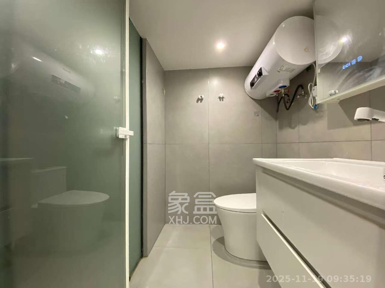 世茂璀璨天城公寓 2室1厅1卫 2600.0元/月 世茂璀璨天城公寓 2室1厅1卫 2600.0元/月室内图