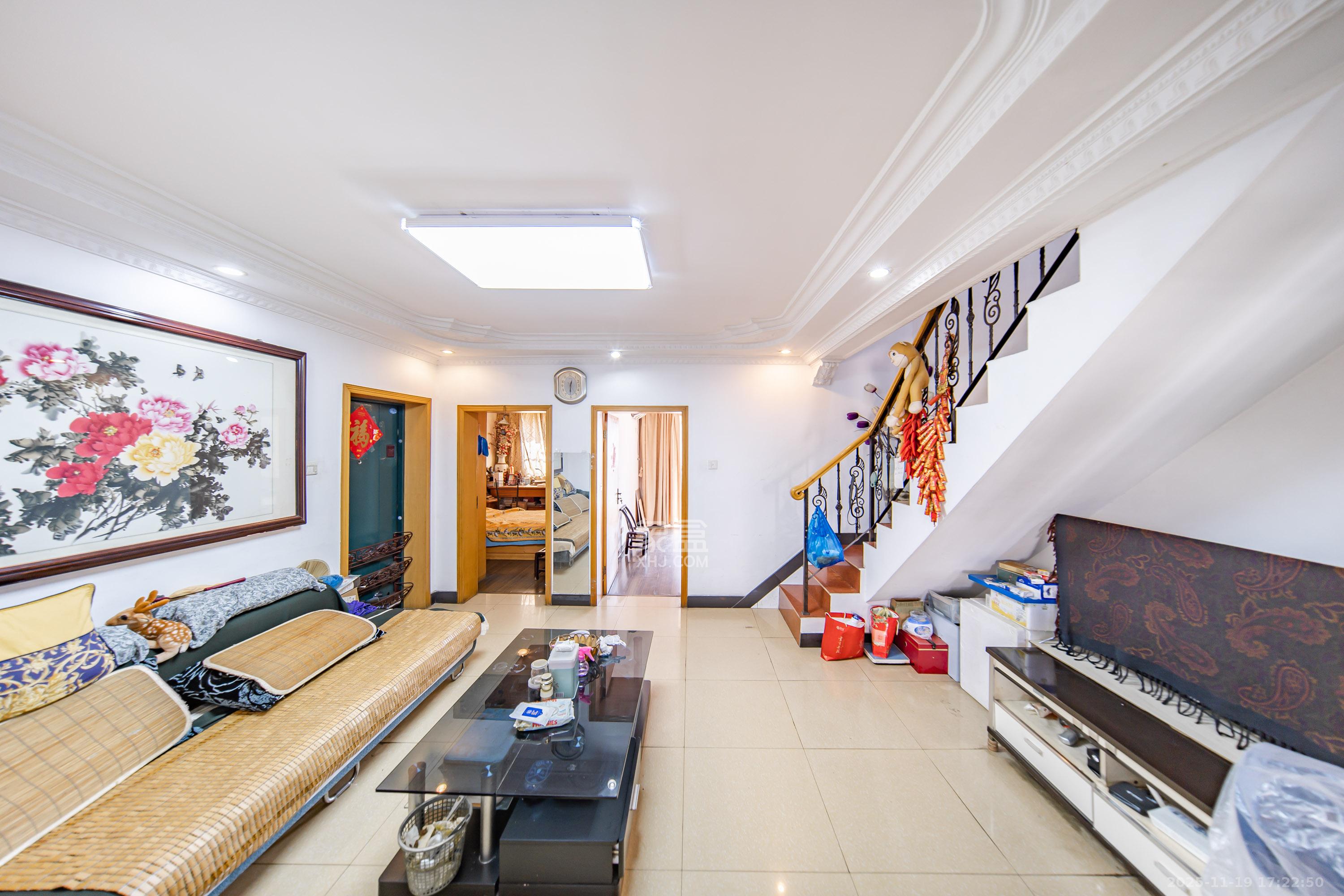 金帆小区  3室2厅2卫    55.0万客厅