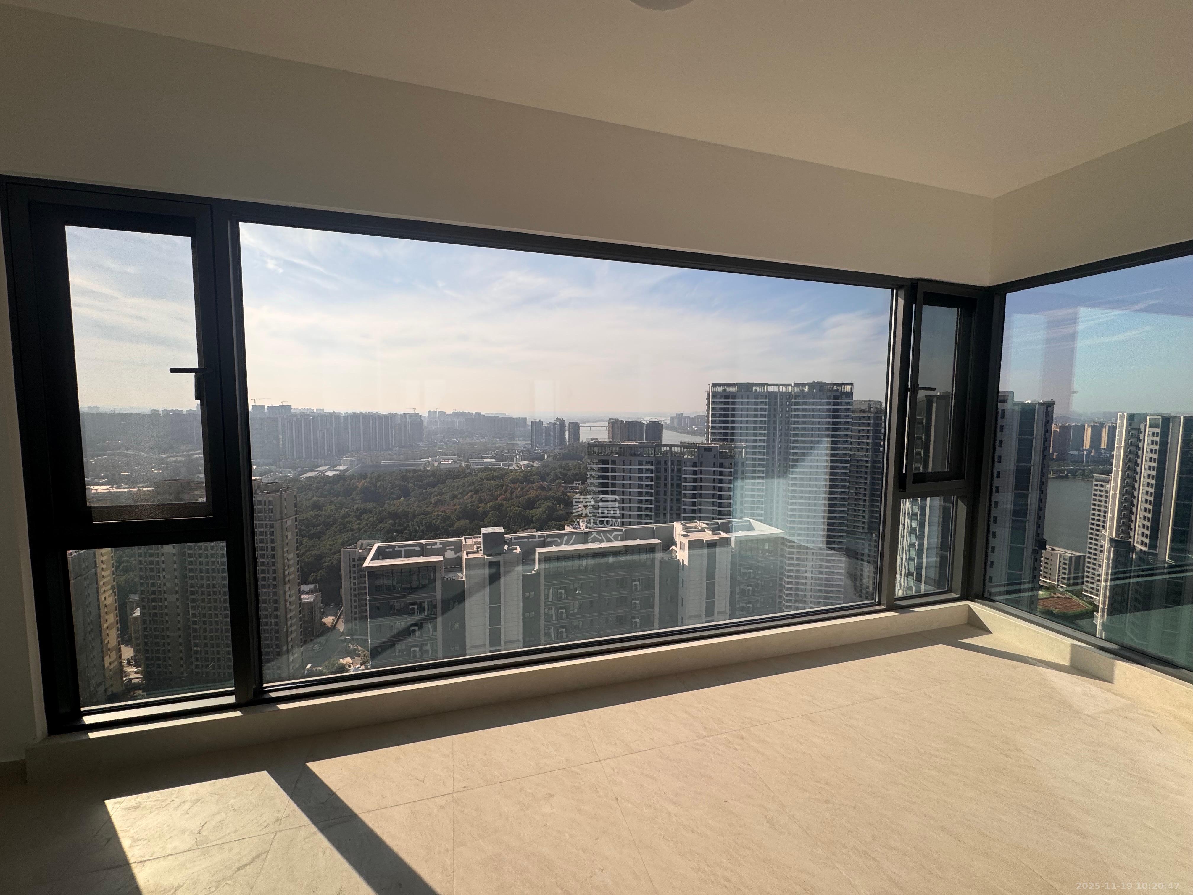 中海阅湘台  4室2厅3卫    13000.0元/月室内图