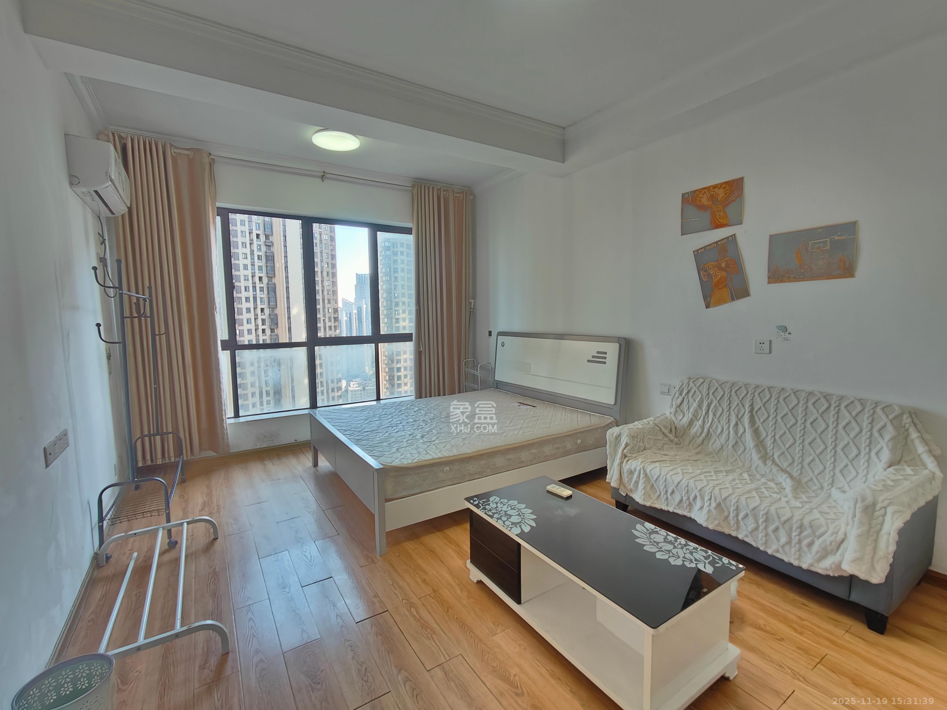 保利西海岸A区  1室1厅1卫    1500.0元/月