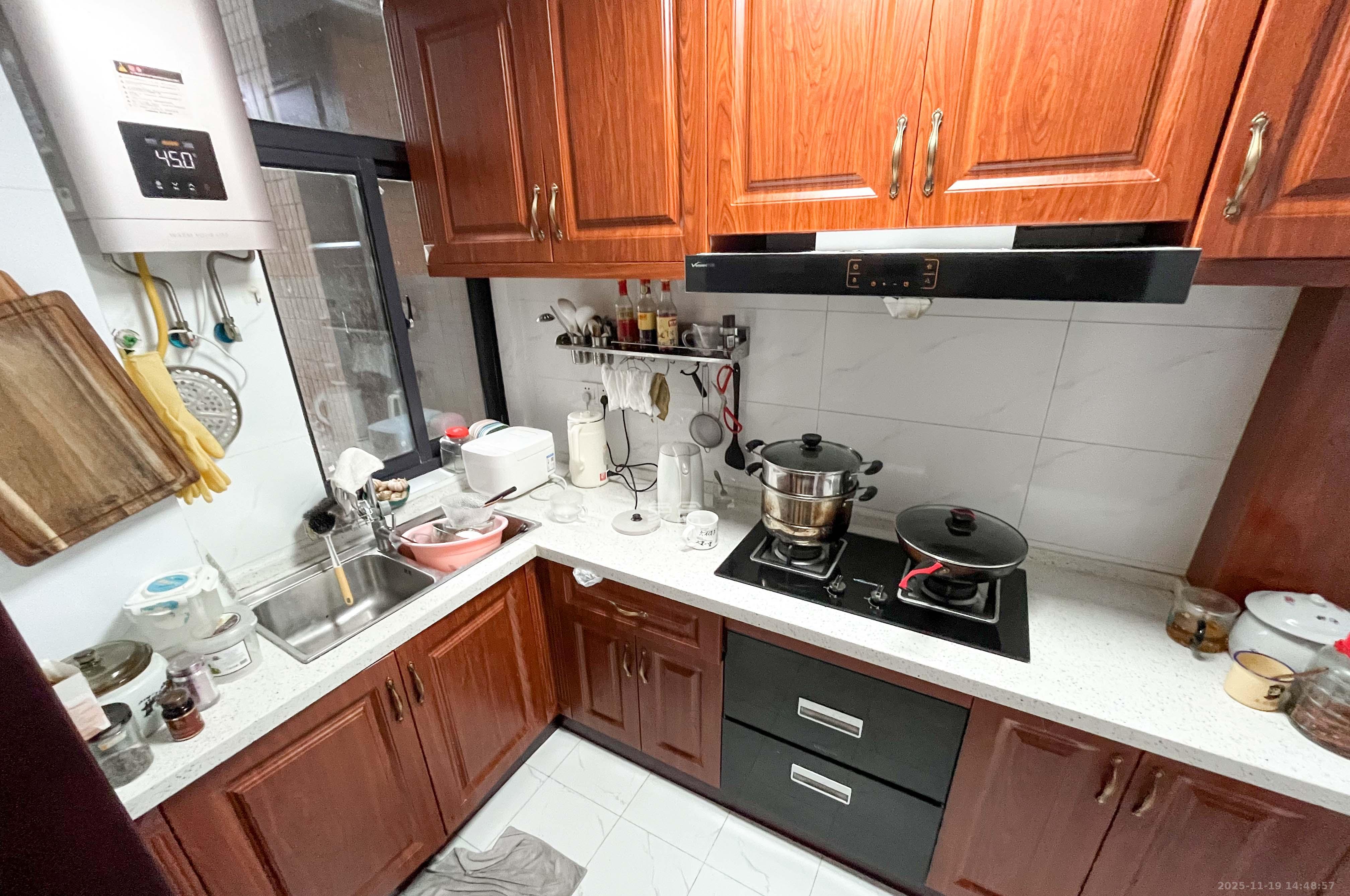 中央美郡 3室2厅1卫 115.0万 中央美郡 3室2厅1卫 115.0万厨房