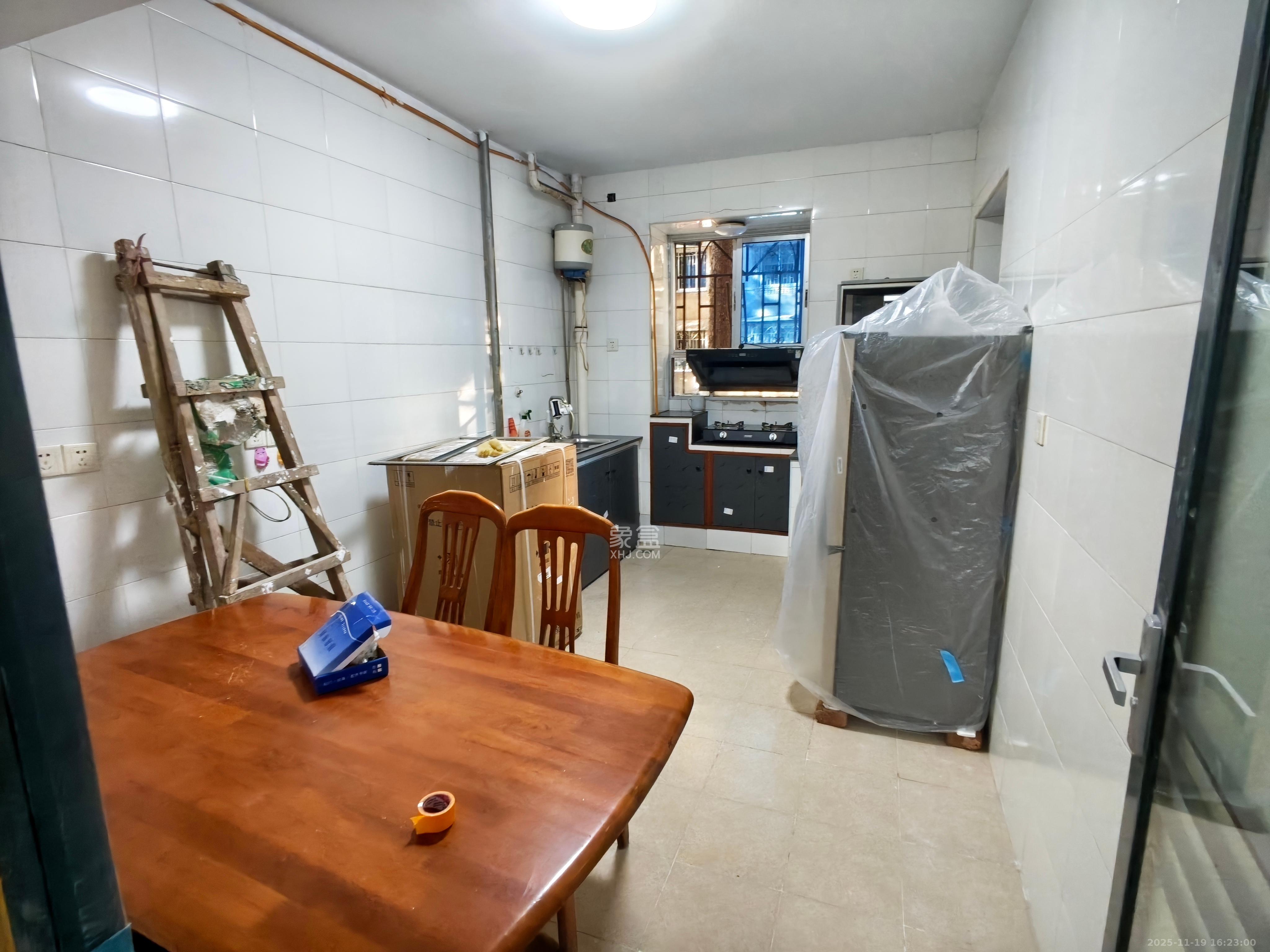 英才园三片  3室2厅1卫    2000.0元/月室内图