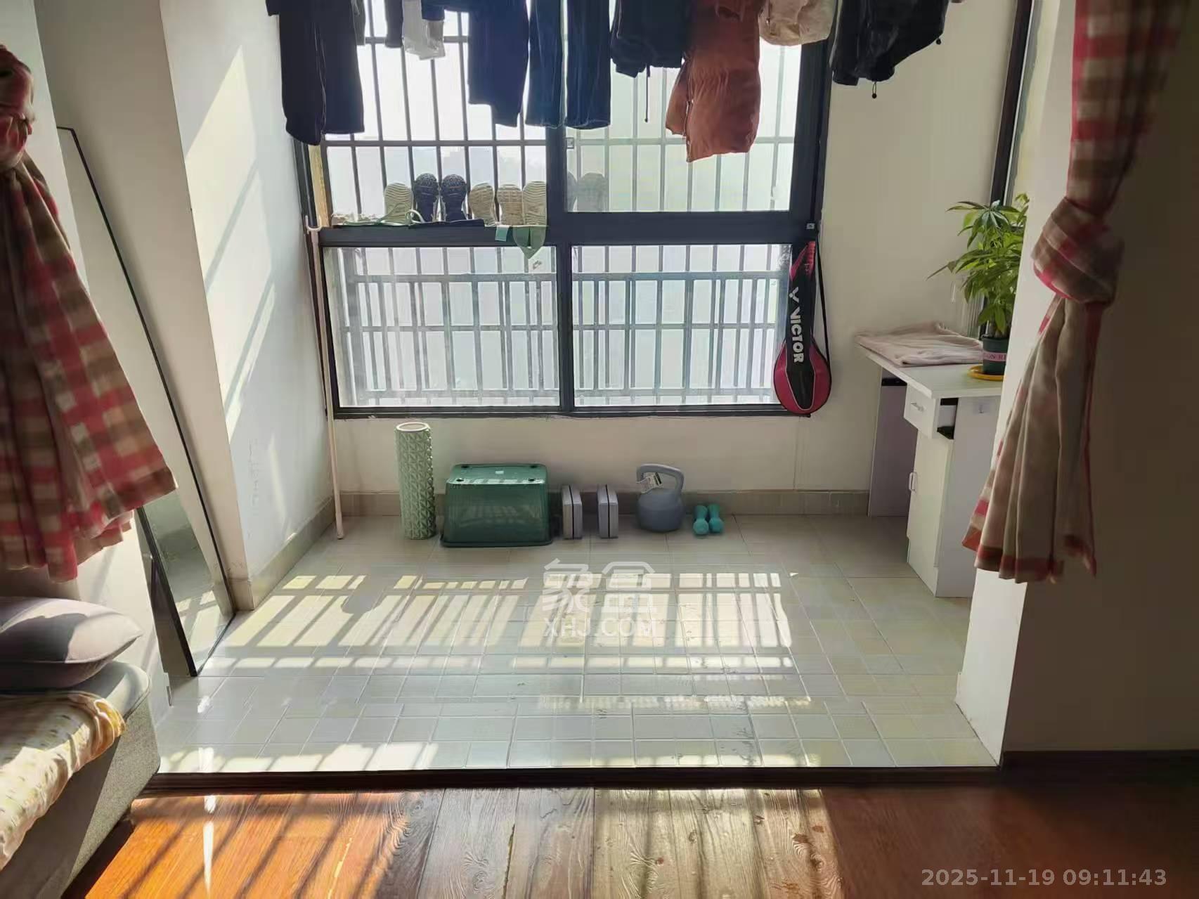 天麓尚层  3室2厅1卫    1800.0元/月