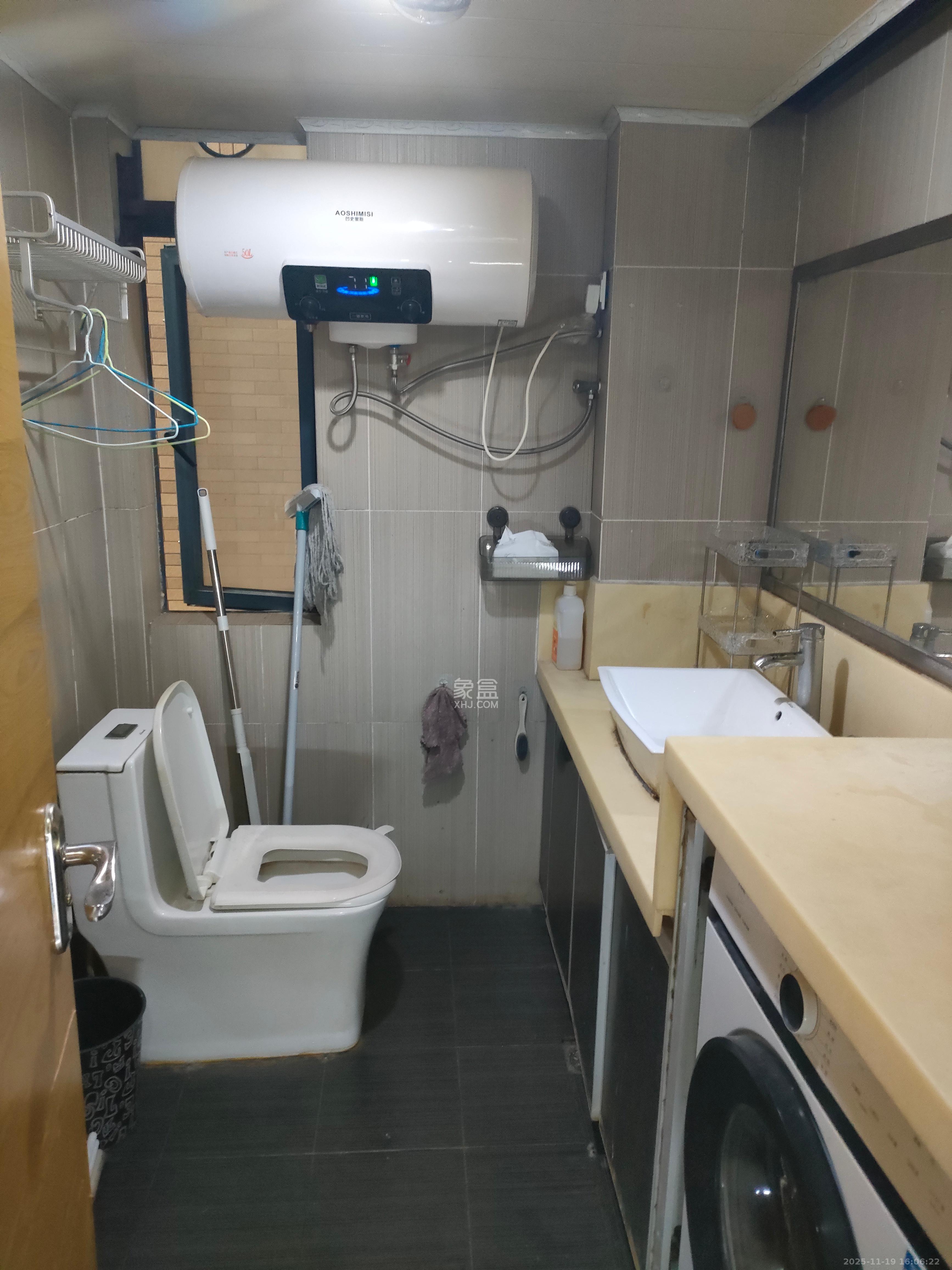 湘府9号  1室2厅1卫    1000.0元/月室内图