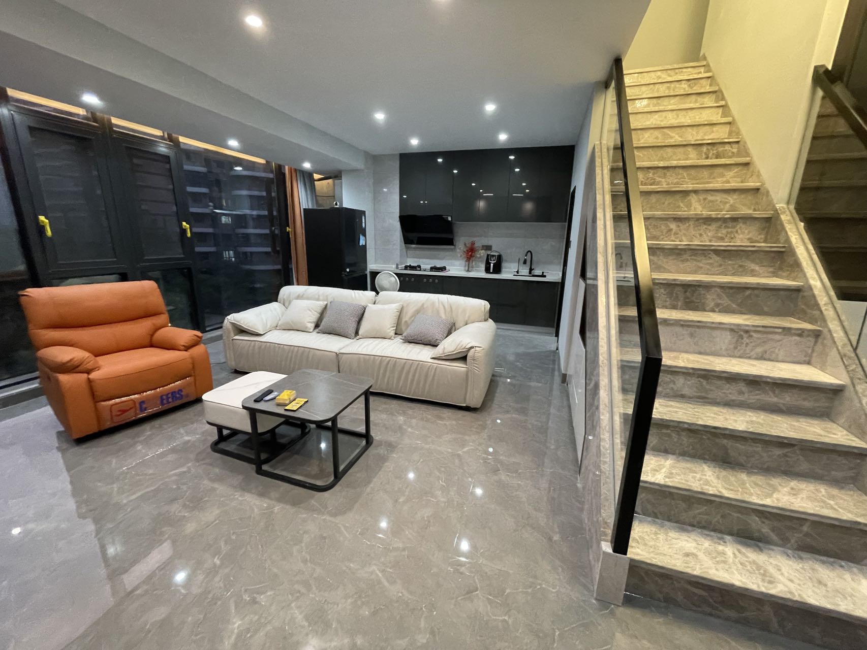 绿地海长流一期  2室2厅2卫    3200.0元/月室内图