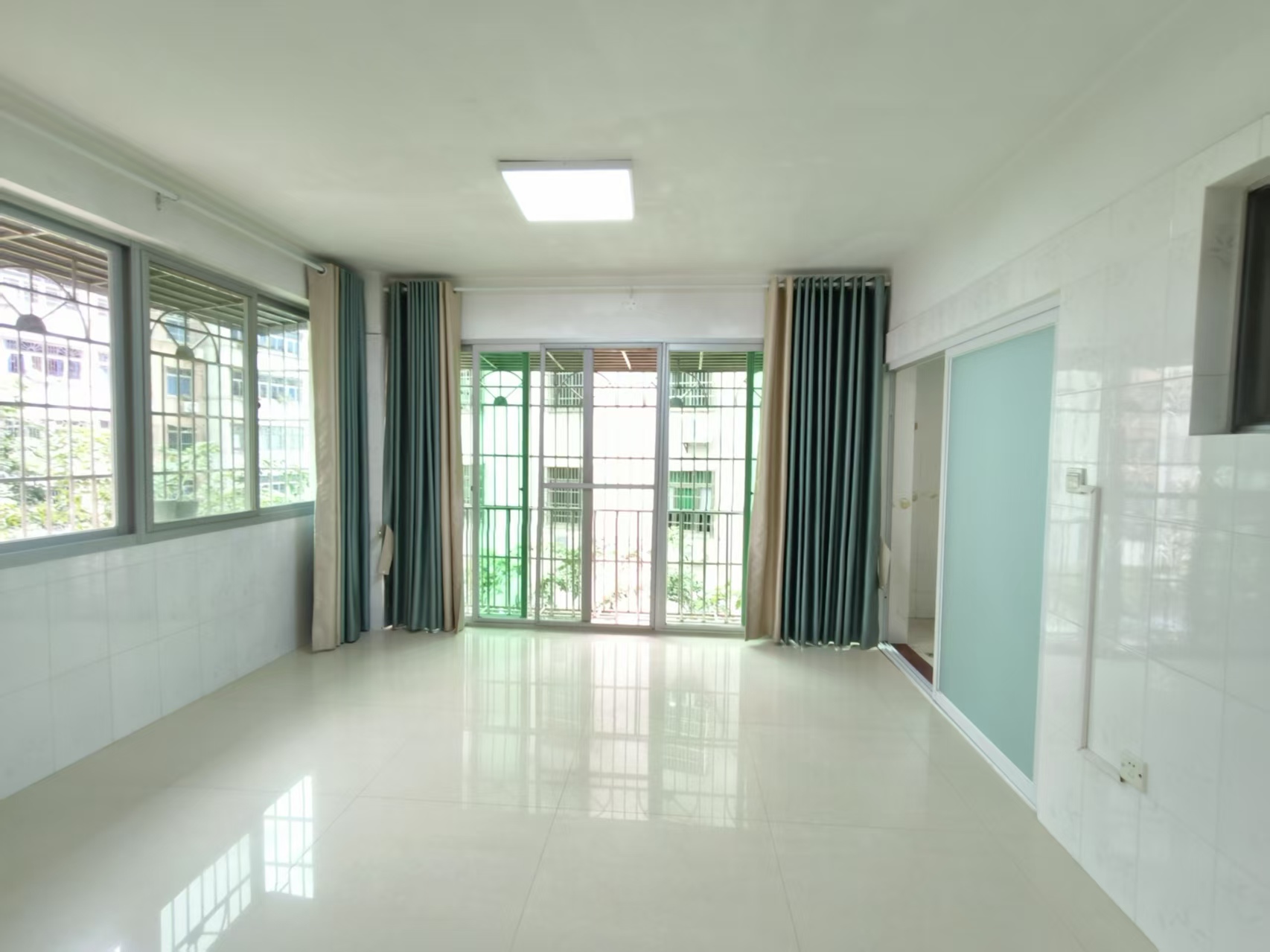 顺发新村  4室2厅1卫    3500.0元/月户型图