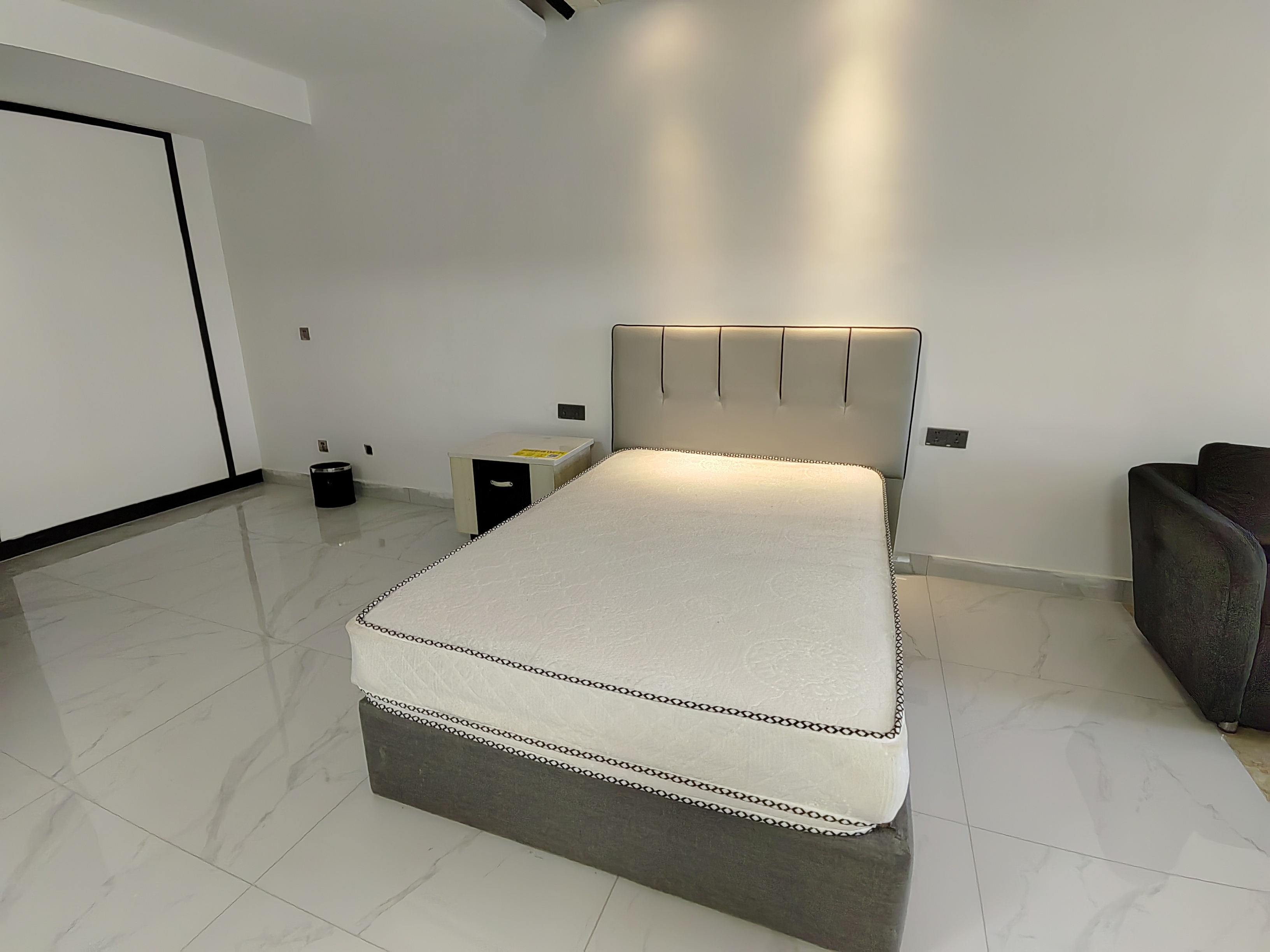 湘运大厦  1室1厅1卫    1200.0元/月