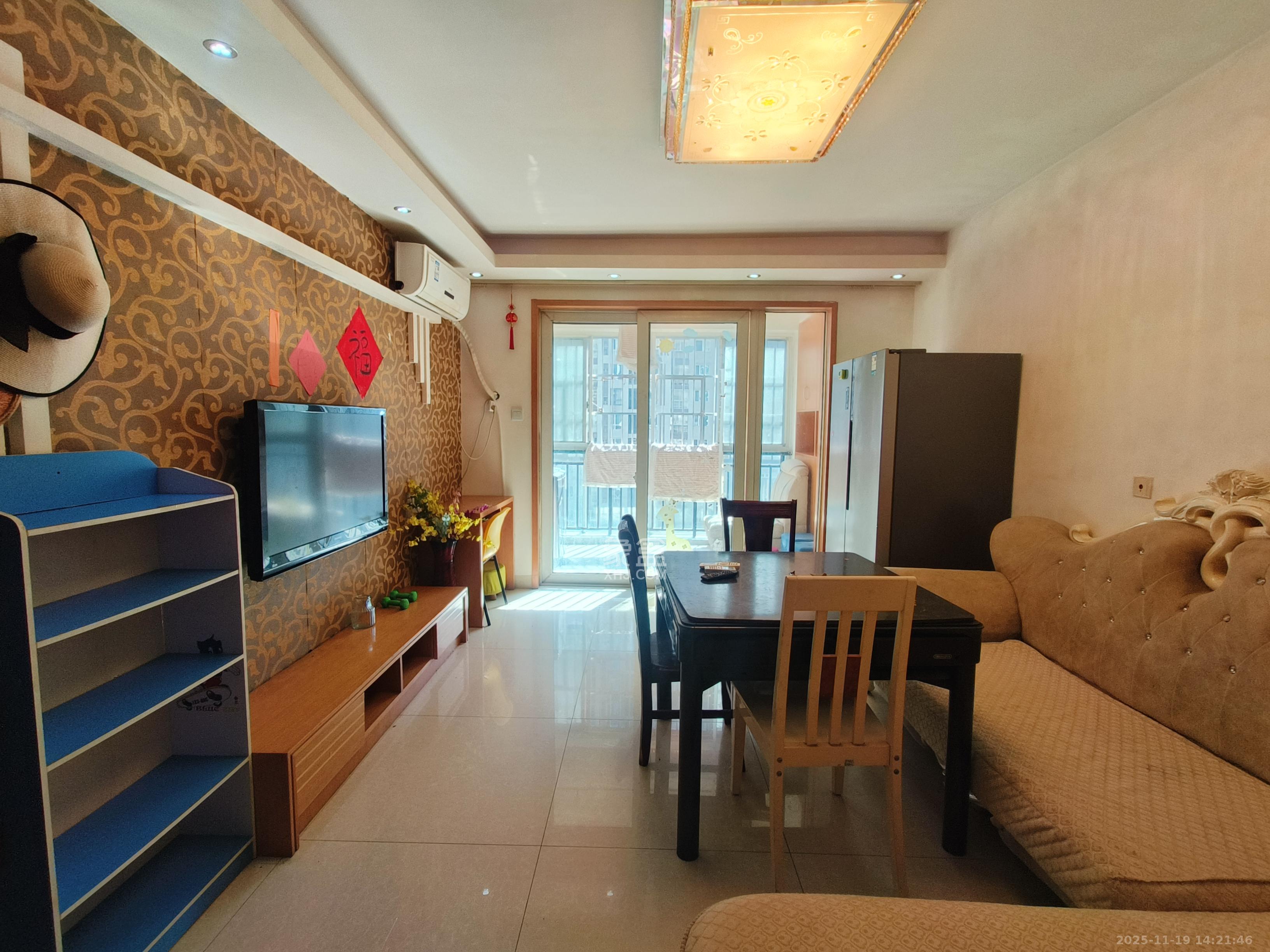 万国城(当代满庭春MOMA)二期 2室2厅1卫 2200.0元/月 万国城(当代满庭春MOMA)二期 2室2厅1卫 2200.0元/月室内图