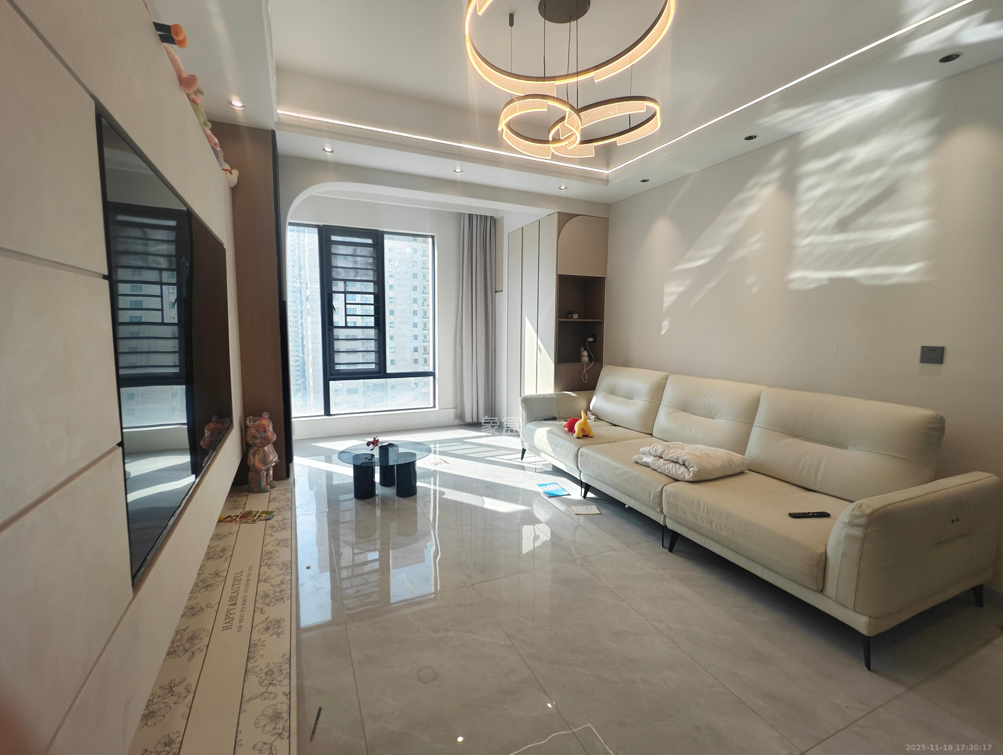 建投象山国际  3室2厅2卫    2800.0元/月室内图1