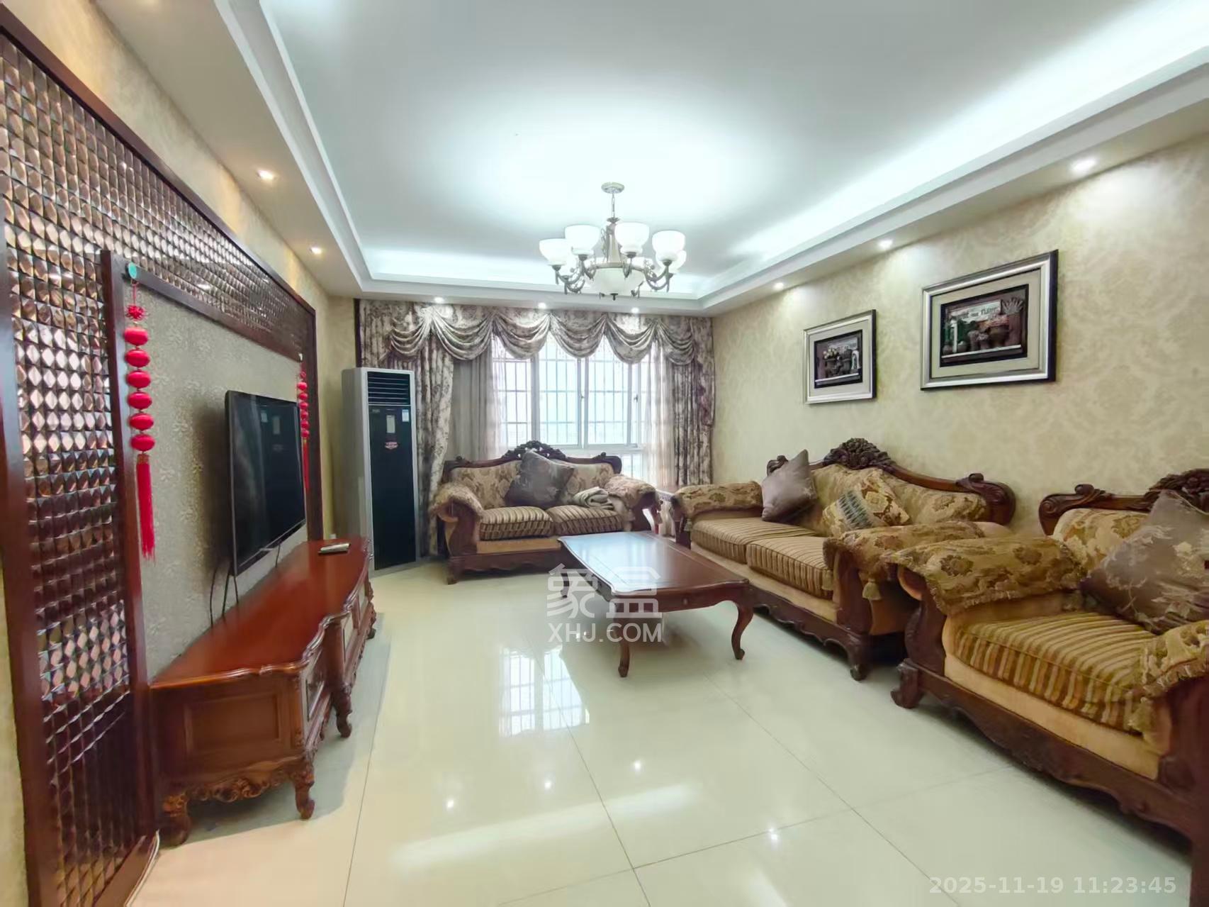 八一小区  3室2厅2卫    2600.0元/月