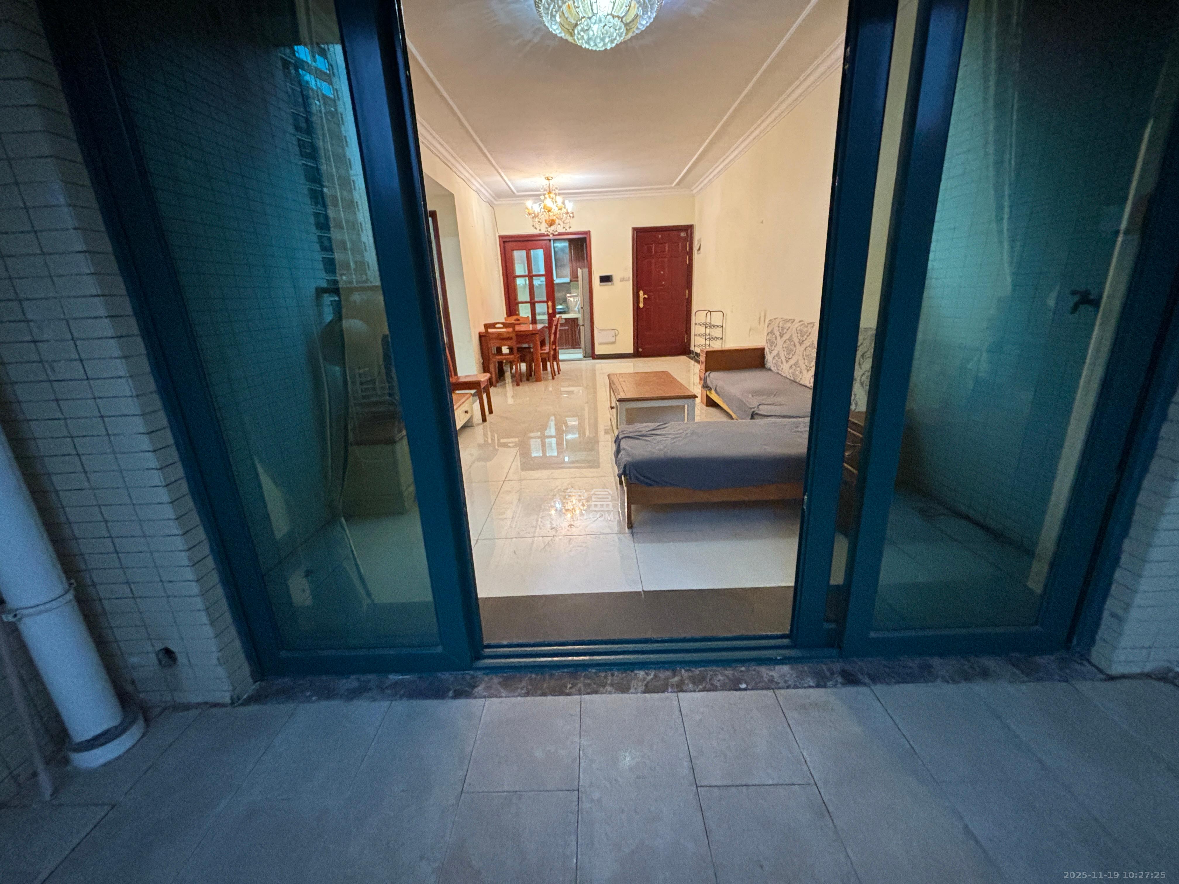 恒大名都  2室2厅1卫    1600.0元/月室内图