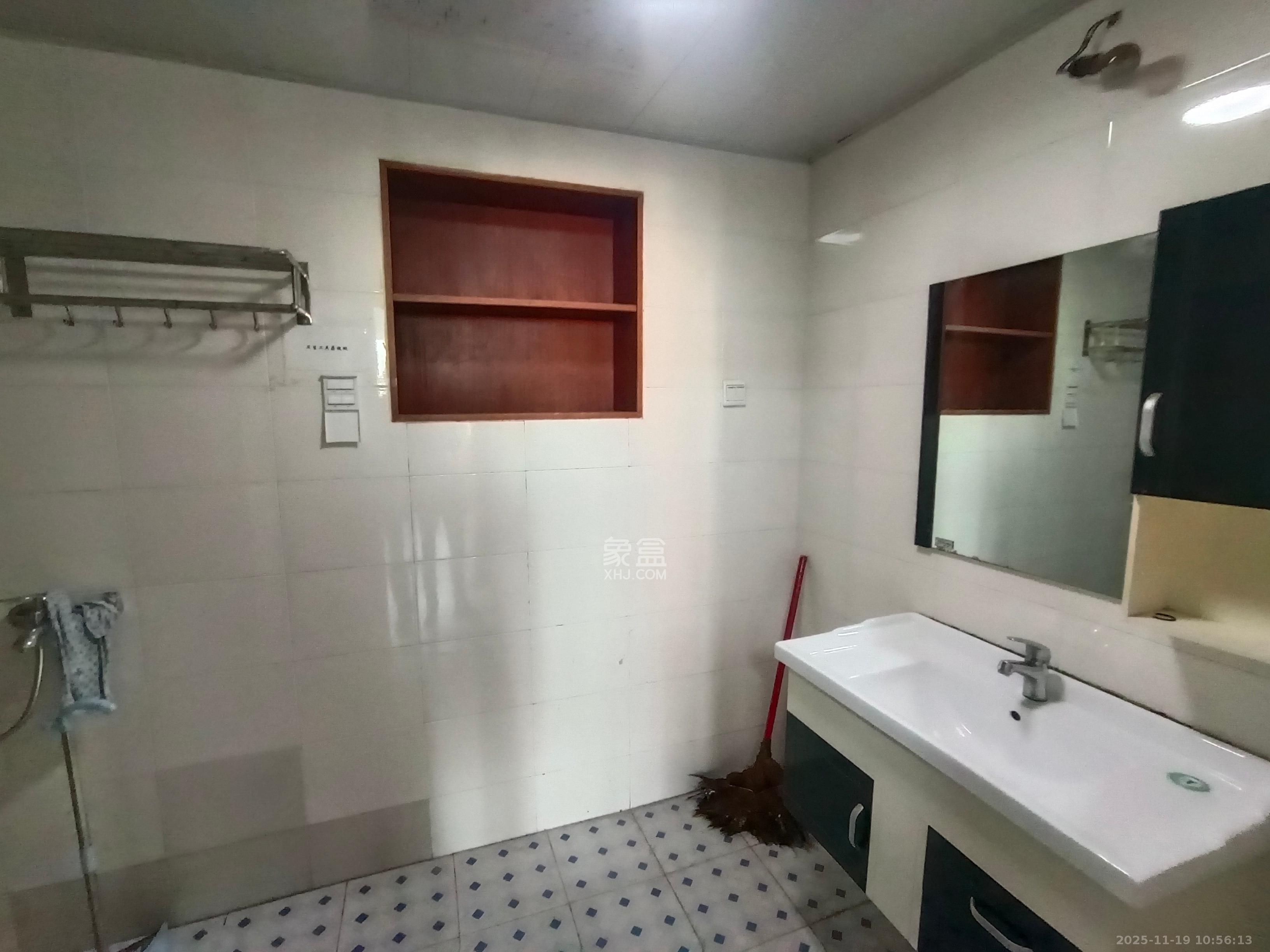 时代天骄  4室2厅2卫    2300.0元/月室内图