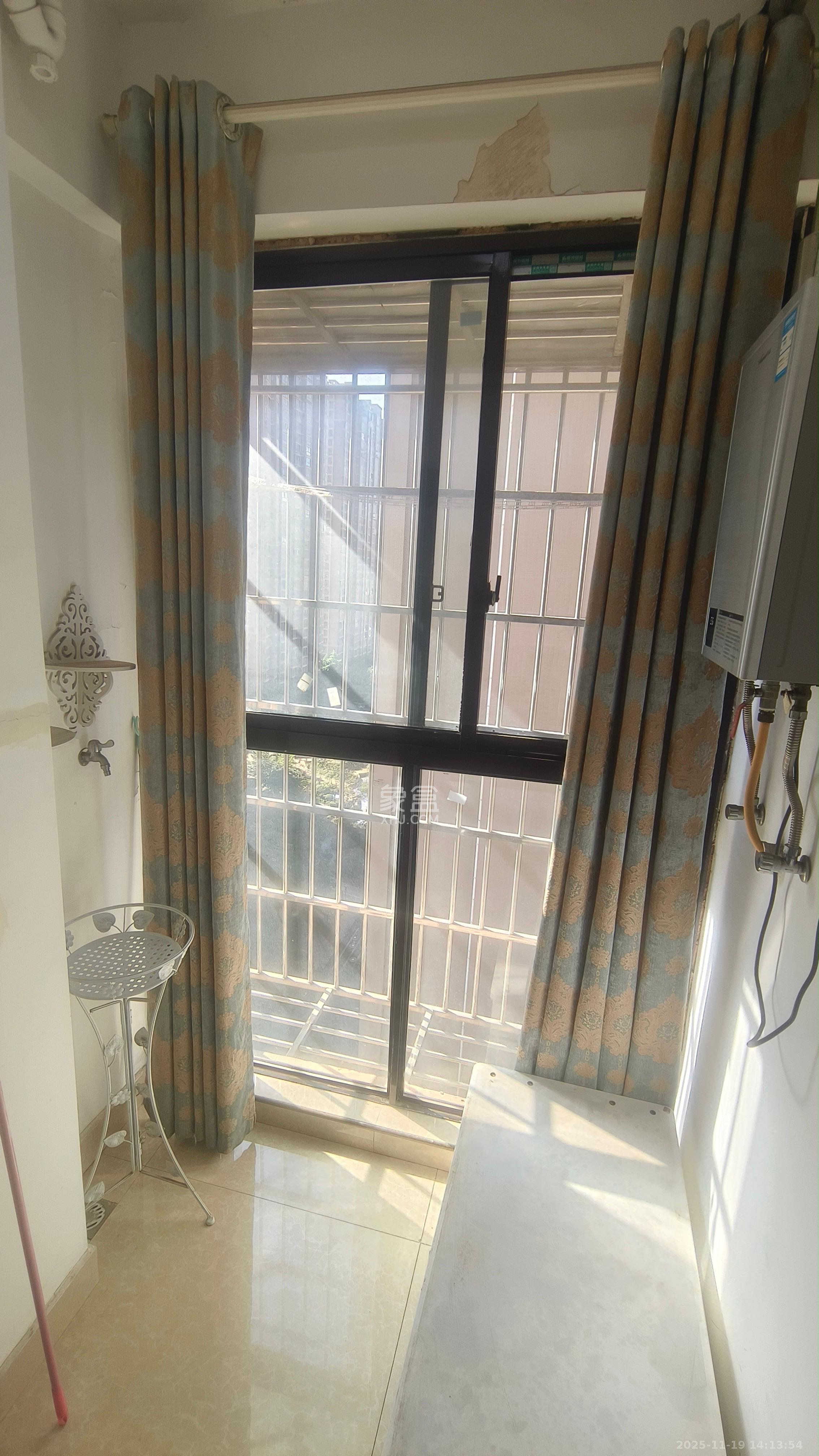 爵士湘  1室1厅1卫    1200.0元/月室内图