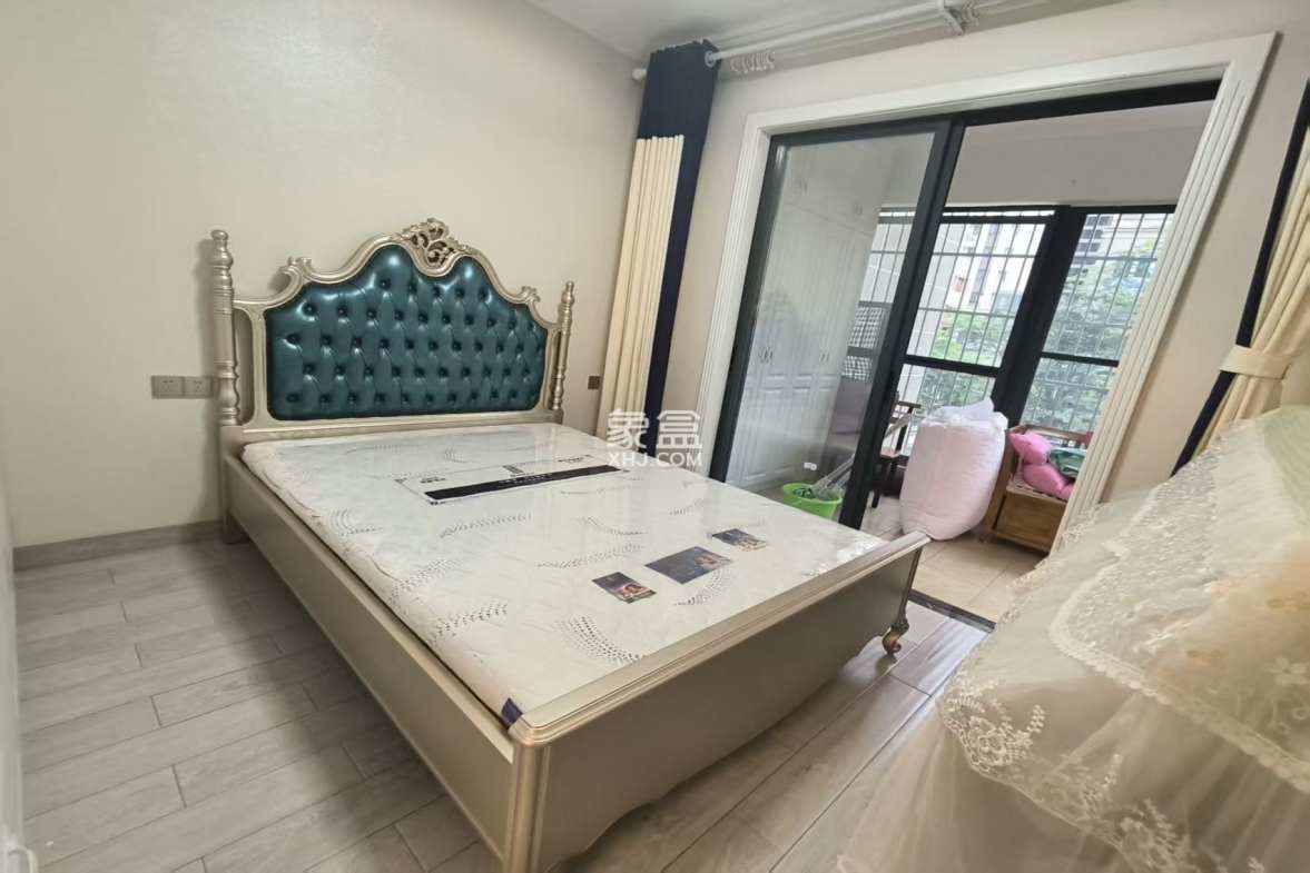 新城吾悦广场 3室2厅2卫 160.0万 新城吾悦广场 3室2厅2卫 160.0万客厅