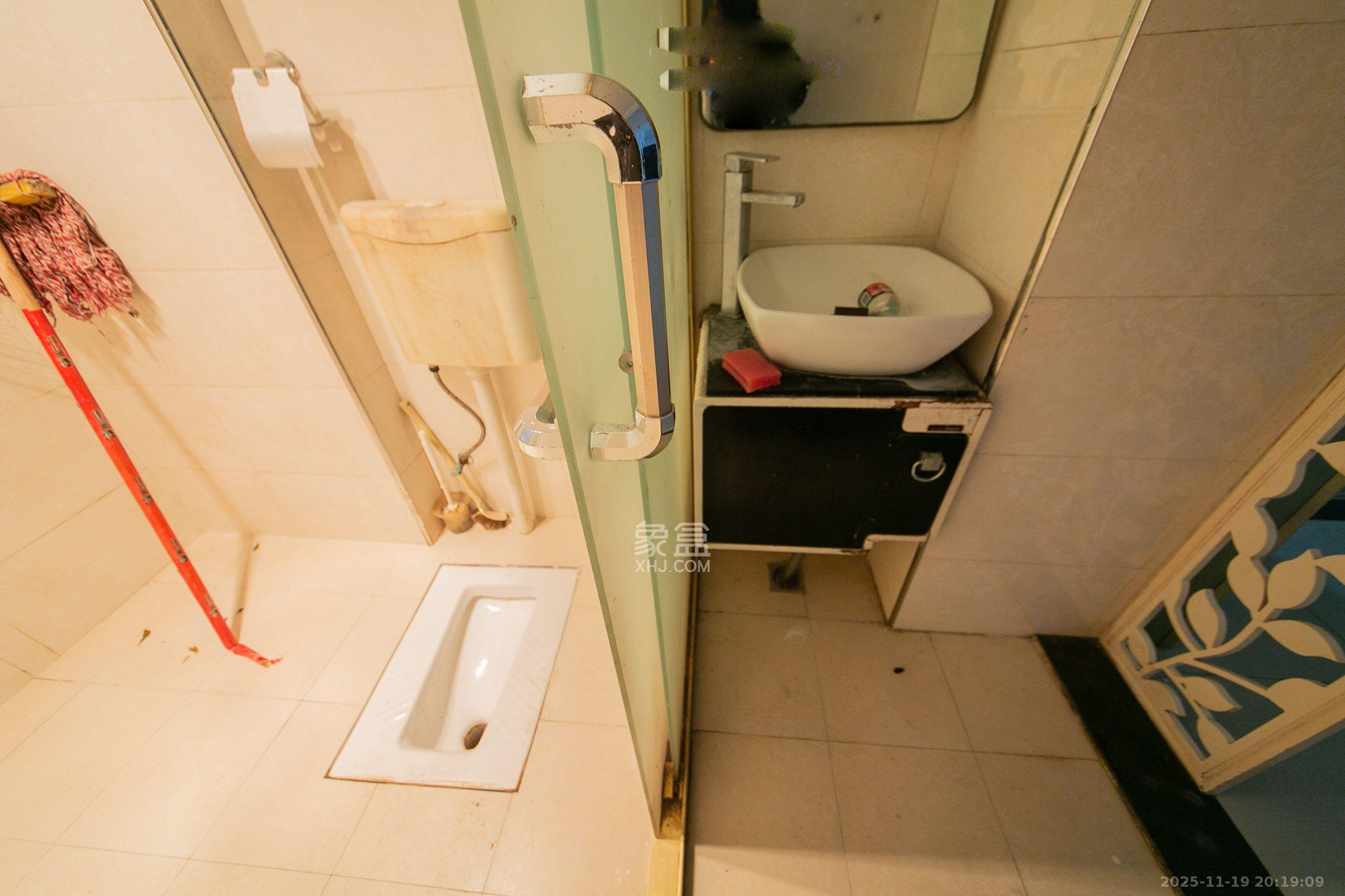 山语城一期  3室2厅2卫    2000.0元/月室内图