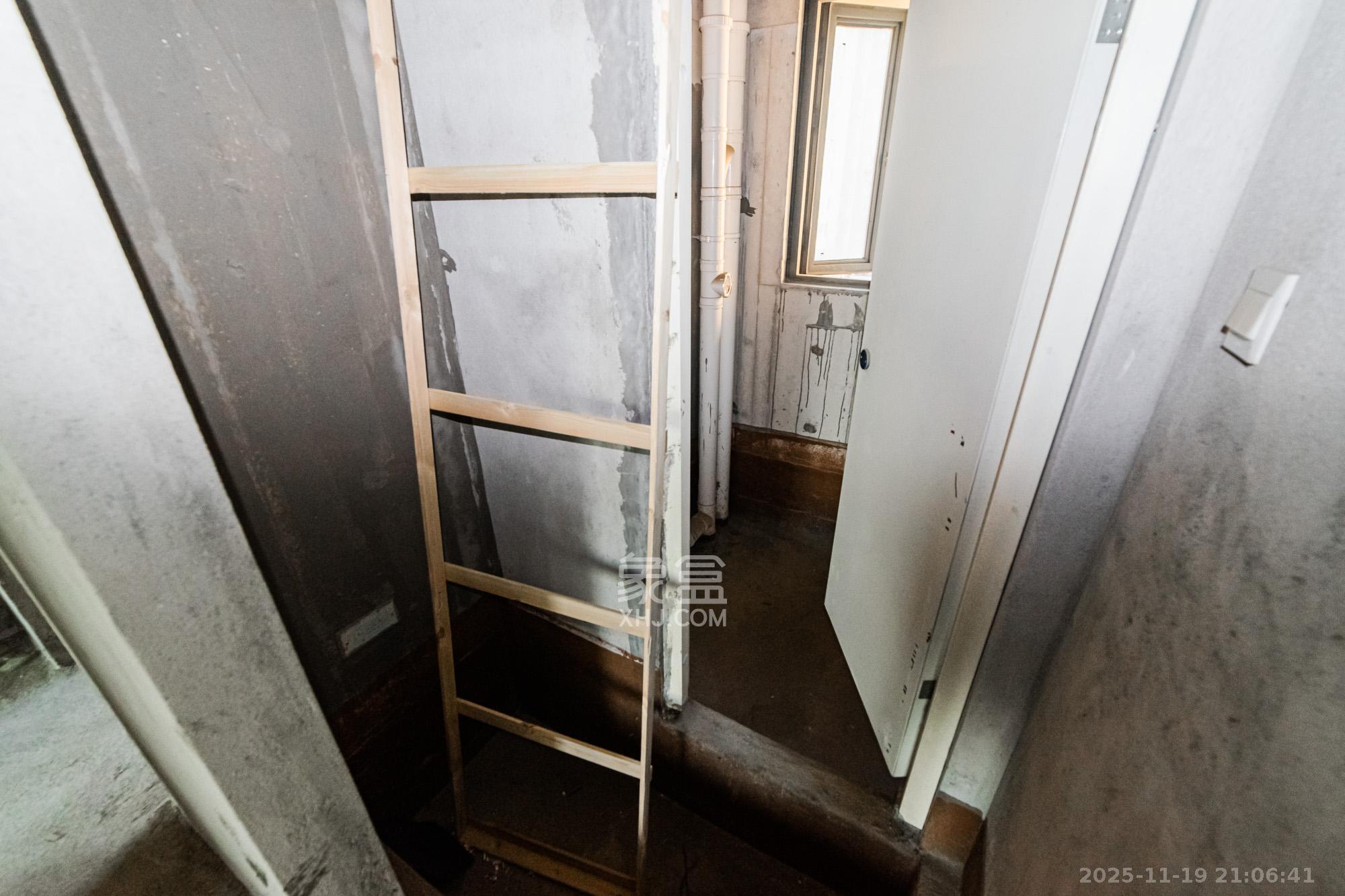 五矿沁园金城（春和景园）  4室2厅2卫    120.0万卫生间