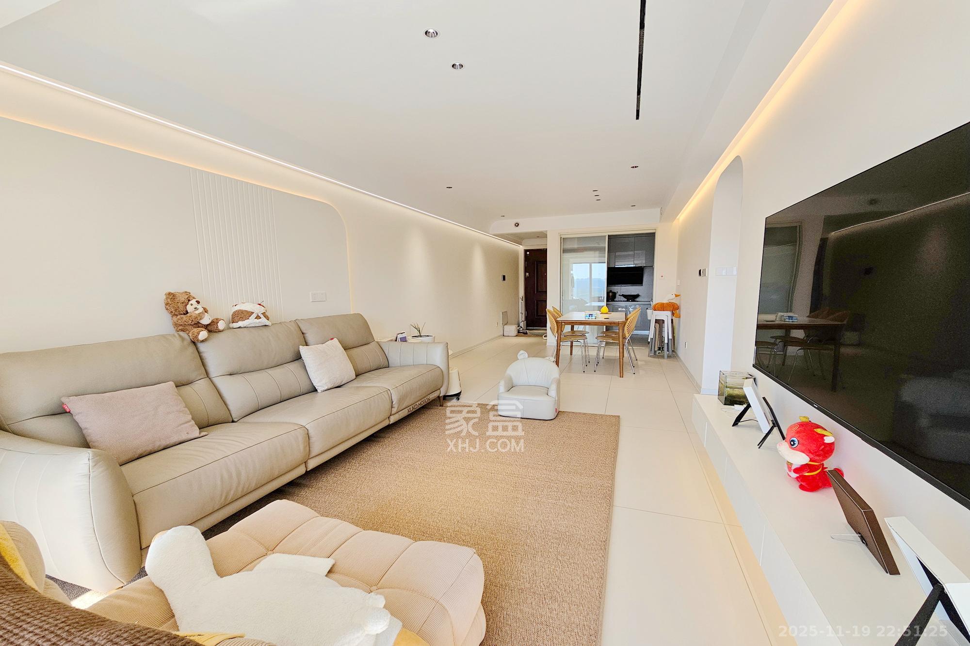 阳光城尚东湾蓝莓苑 3室2厅1卫 108.0万 阳光城尚东湾蓝莓苑 3室2厅1卫 108.0万客厅