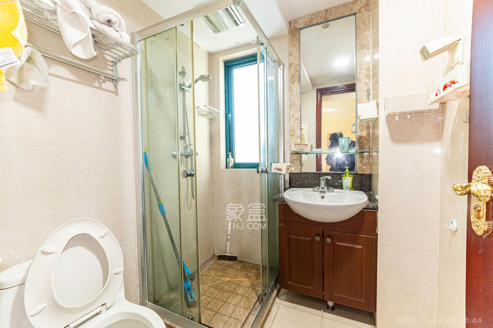 恒大雅苑  2室1厅1卫    76.0万卫生间