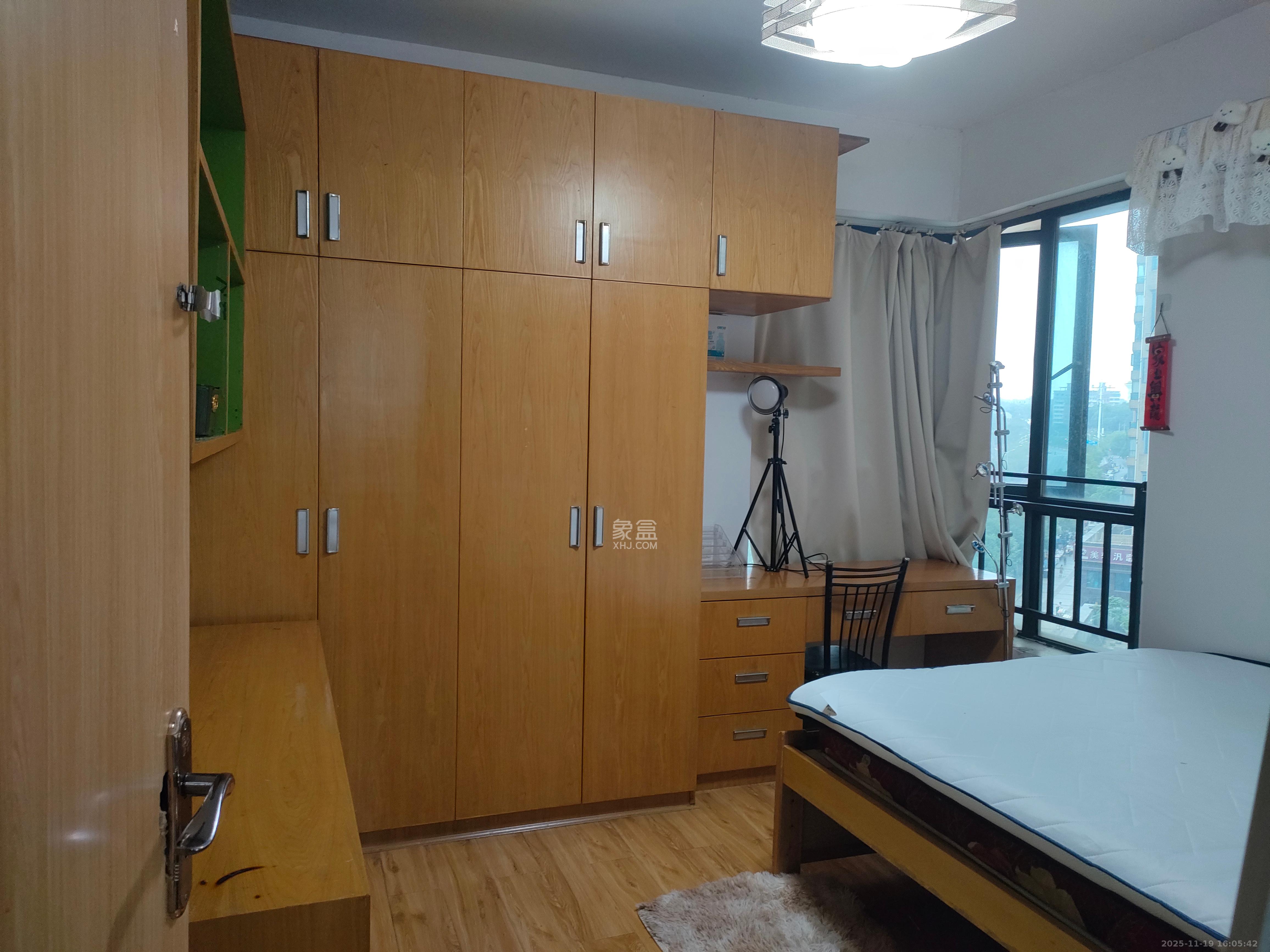 湘府9号  1室2厅1卫    1000.0元/月室内图