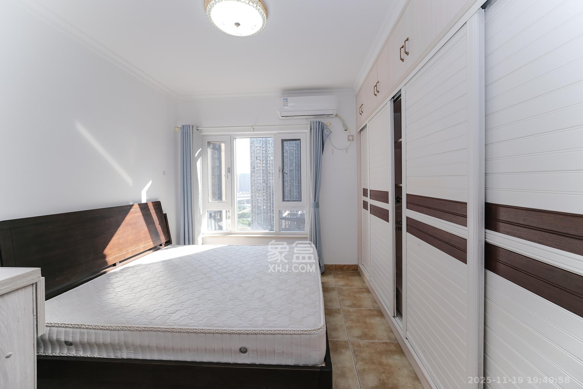 荣盛花语城 3室2厅1卫 100.0万 荣盛花语城 3室2厅1卫 100.0万卧室