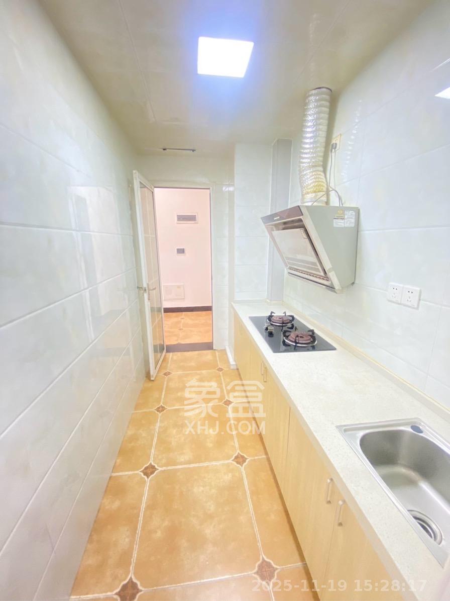 卓越蔚蓝城邦 3室2厅1卫 1800.0元/月 卓越蔚蓝城邦 3室2厅1卫 1800.0元/月室内图