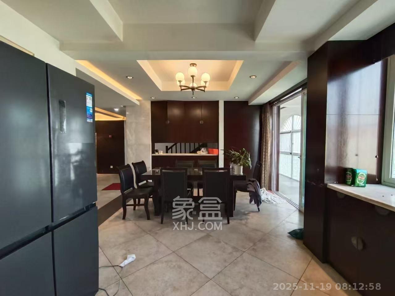 嘉盛华庭（一期、二期、三期）  5室2厅3卫    5500.0元/月室内图