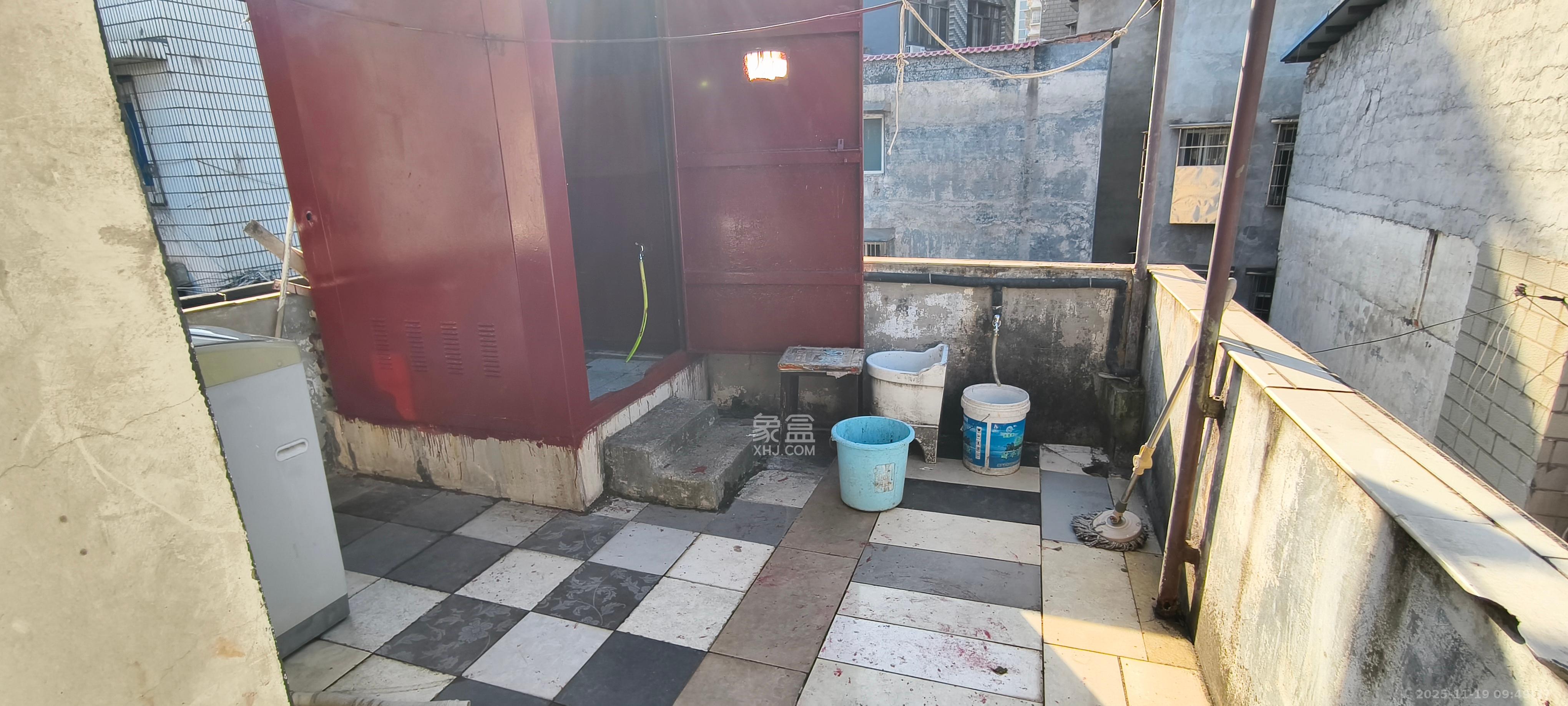 宝塔山私房散盘  4室2厅2卫    3500.0元/月室内图