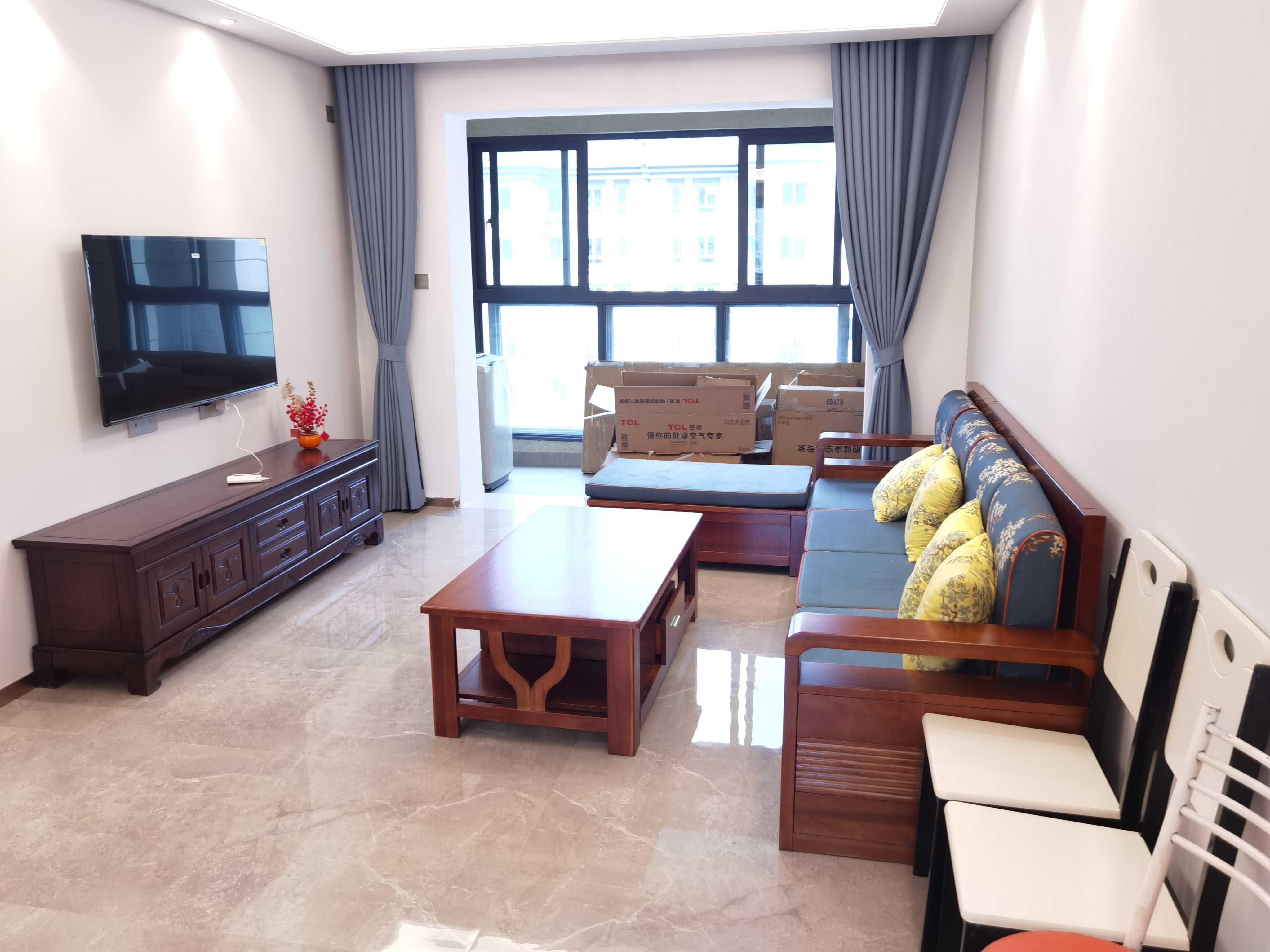 环球100宝龙城  3室2厅2卫    2000.0元/月