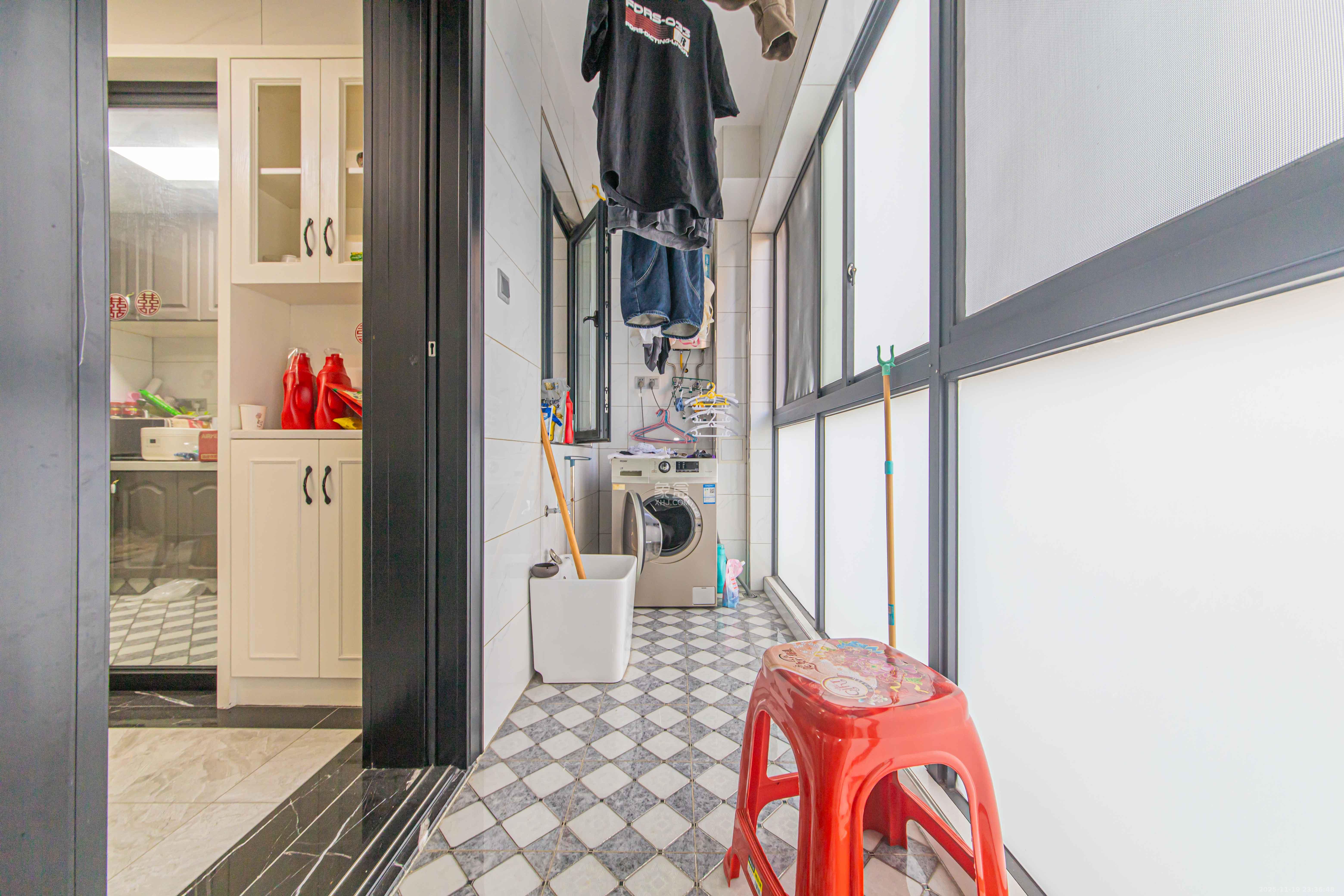 鑫远玲珑  3室2厅2卫    136.0万阳台