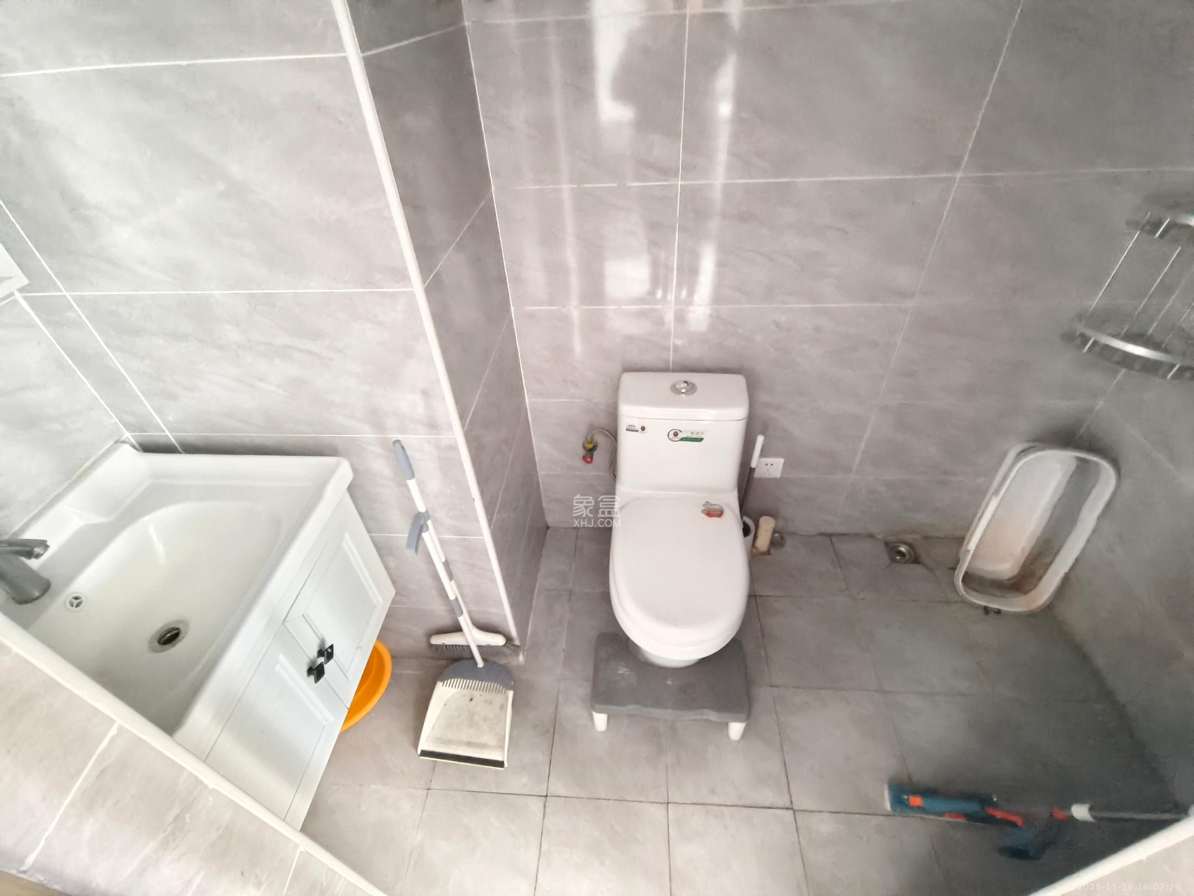 梅溪悦章  1室1厅1卫    1600.0元/月室内图