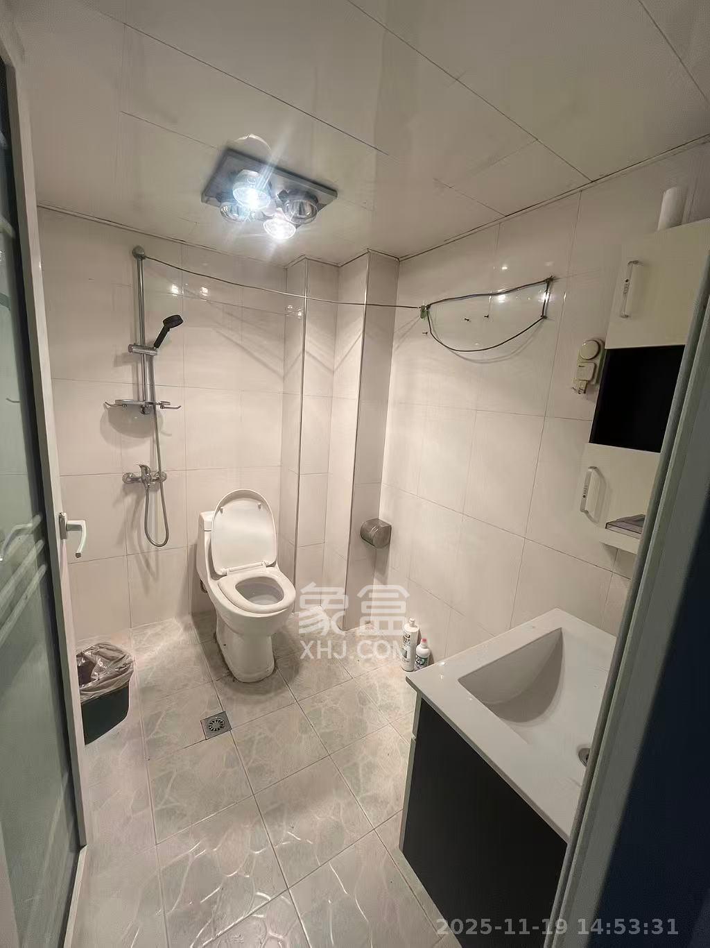 满庭芳小区  1室1厅1卫    1500.0元/月室内图