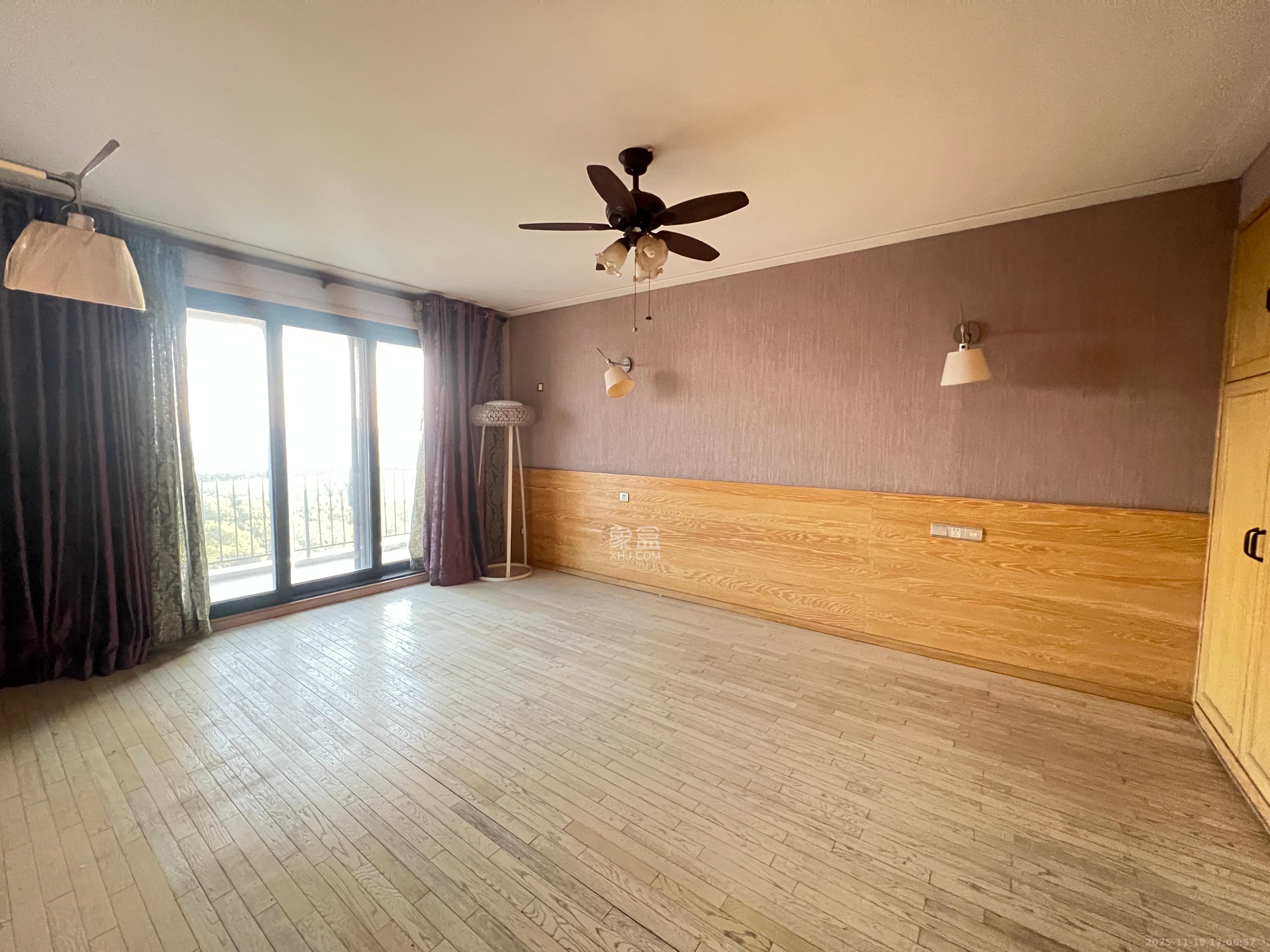 金色比华利  4室2厅2卫    4500.0元/月室内图