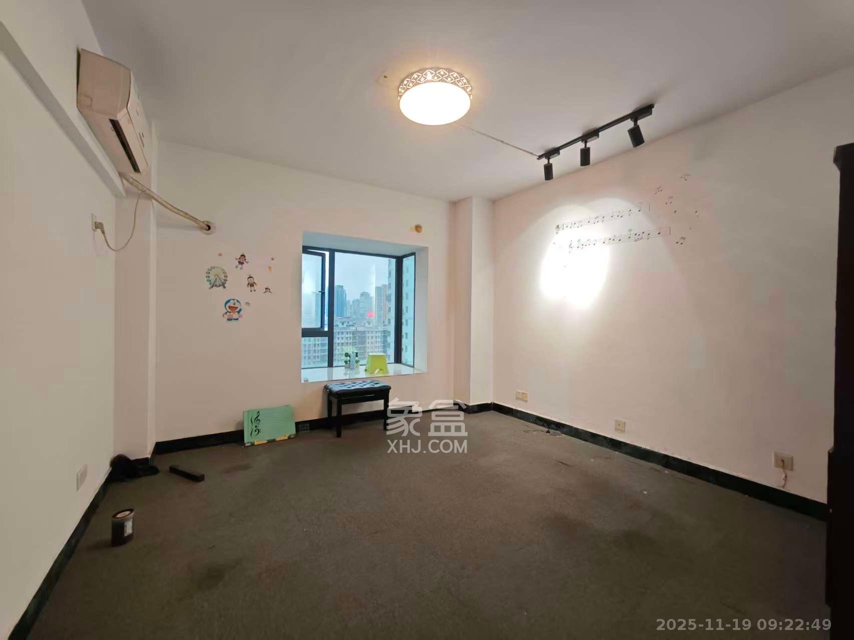 馨域公寓  3室2厅1卫    3500.0元/月室内图