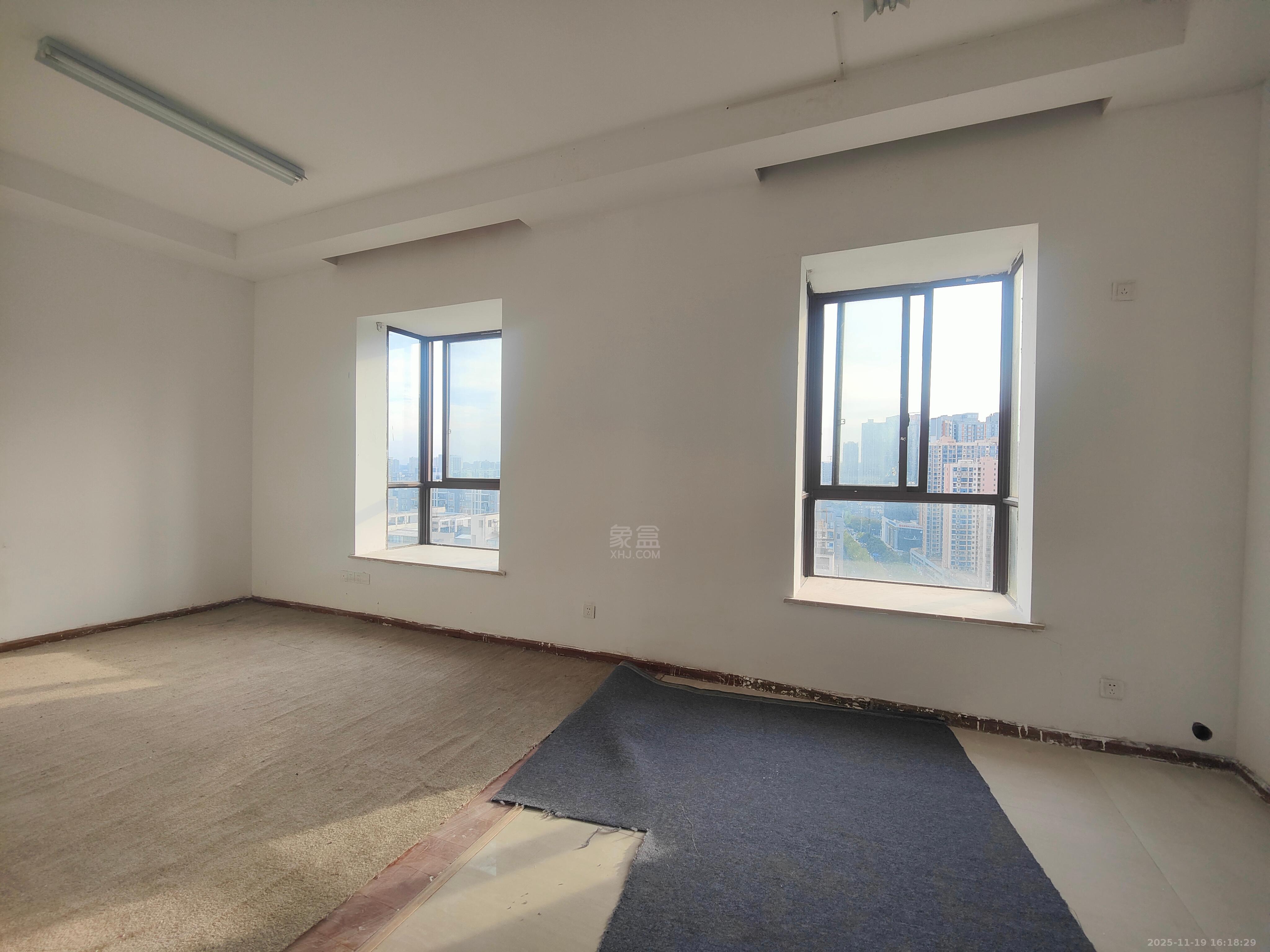 铭逸酒店  3室3厅1卫    3600.0元/月室内图