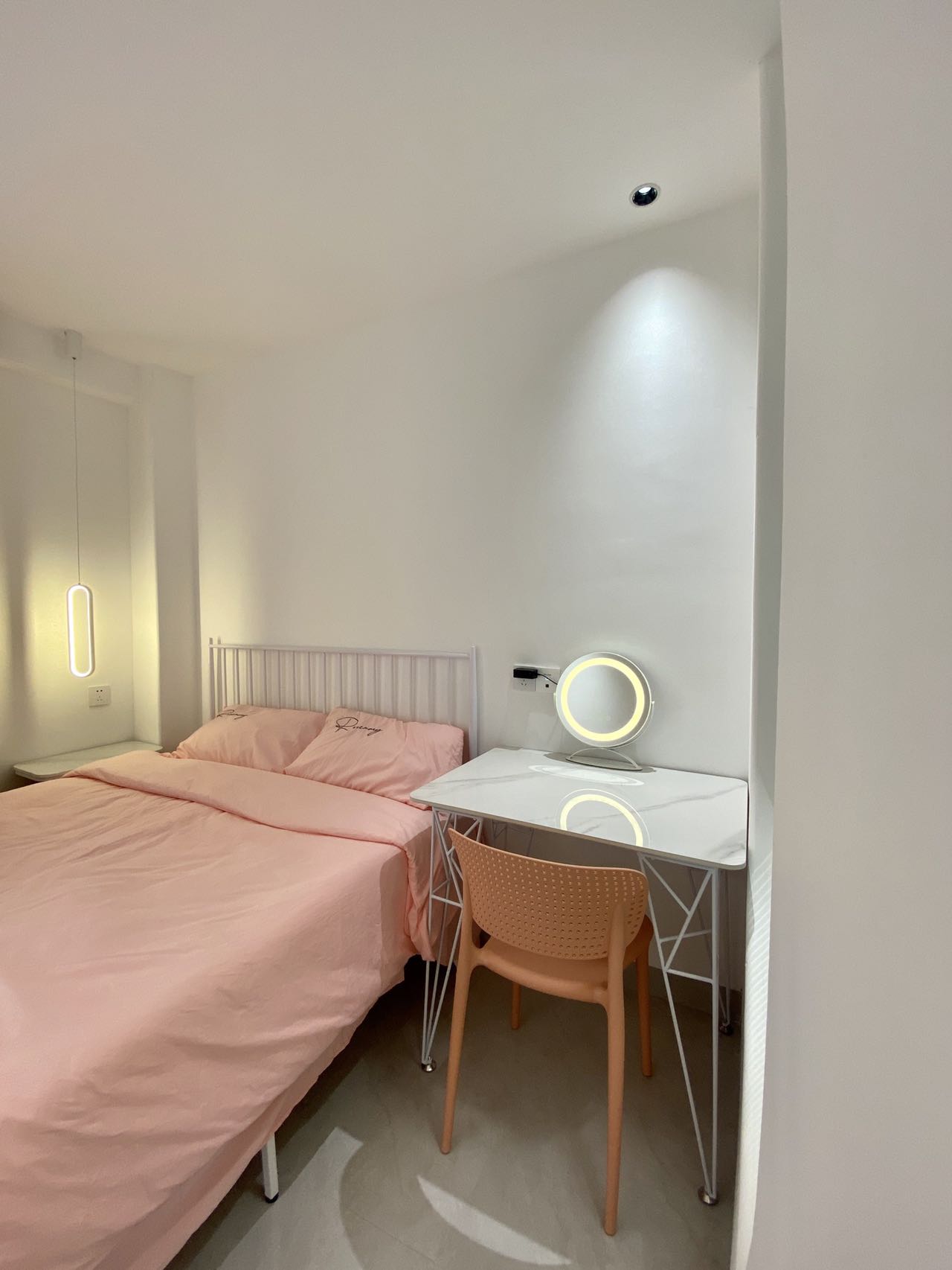 红玫瑰大厦 1室1厅1卫 2000.0元/月 红玫瑰大厦 1室1厅1卫 2000.0元/月室内图