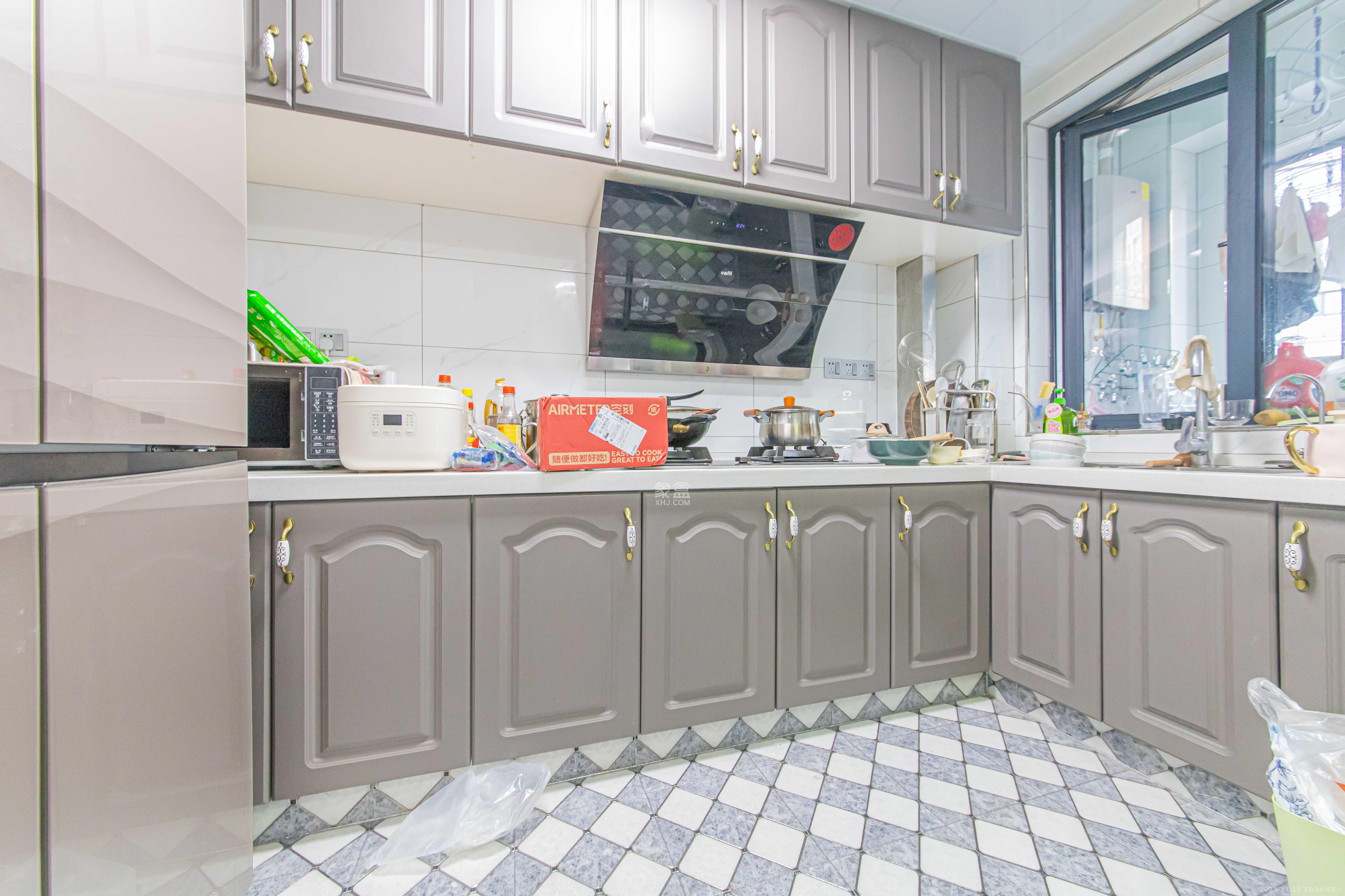 鑫远玲珑  3室2厅2卫    136.0万厨房