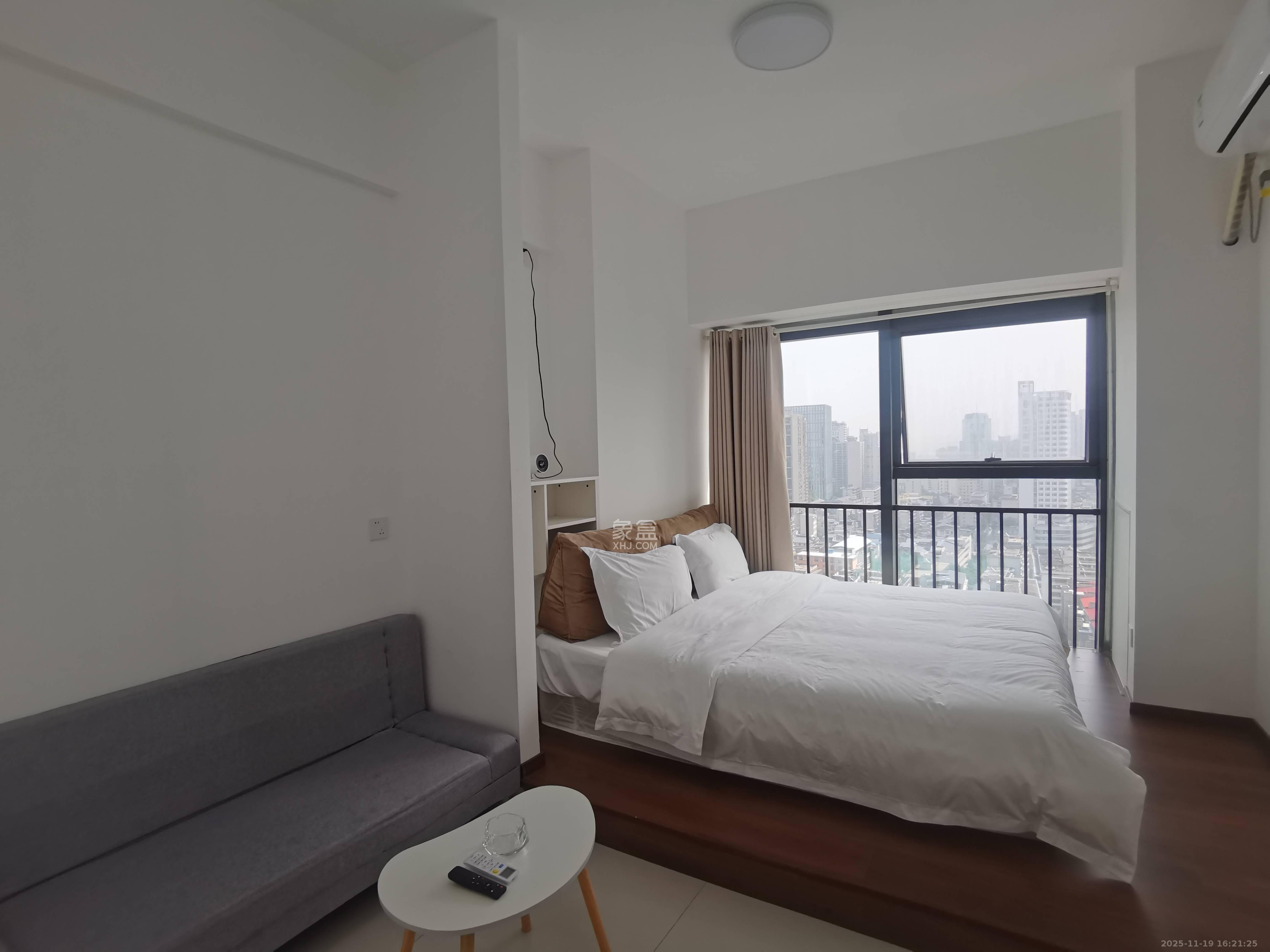 华润置地中心 1室1厅1卫 2100.0元/月 华润置地中心 1室1厅1卫 2100.0元/月室内图