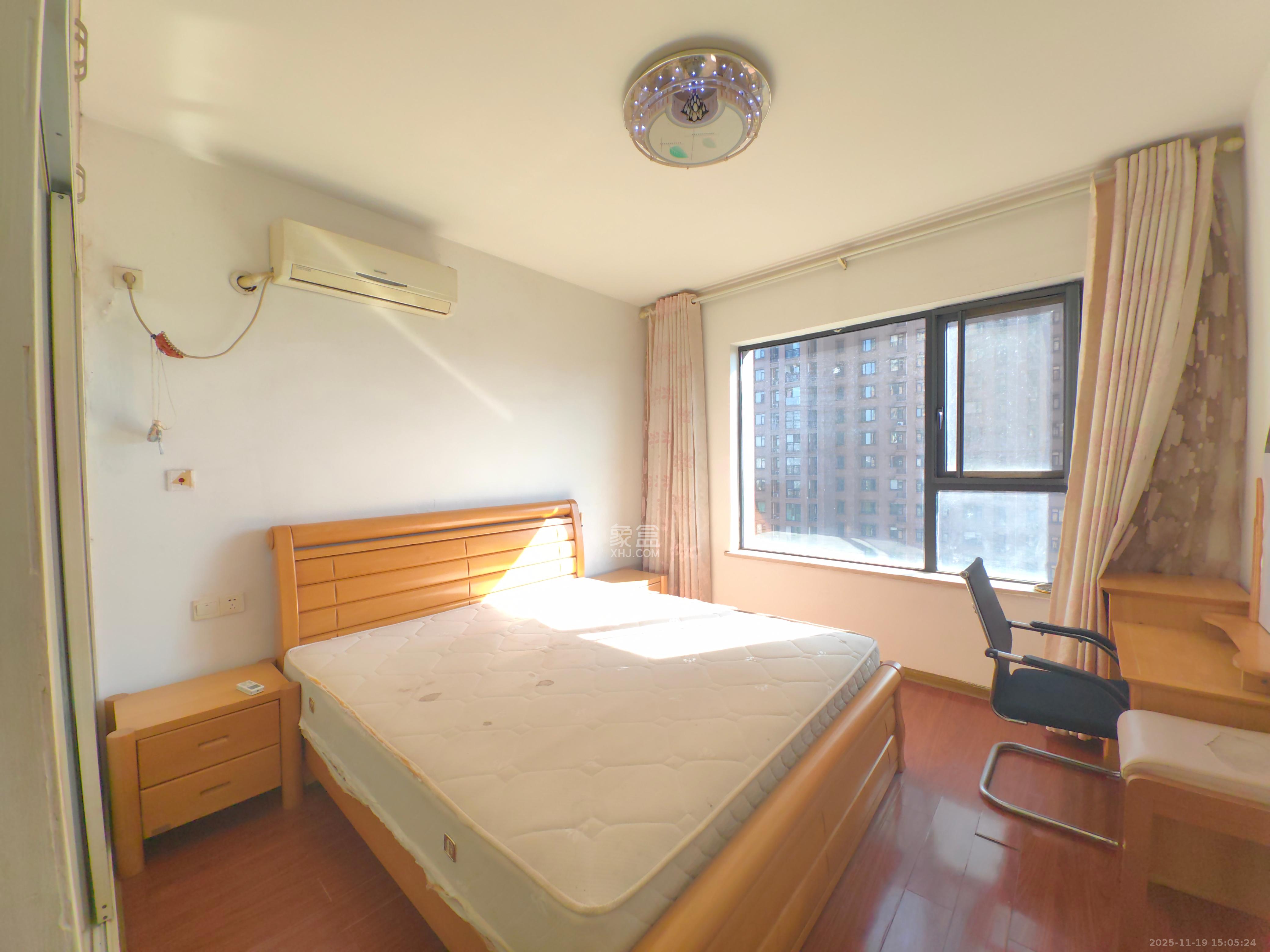 三一街区  3室2厅1卫    1800.0元/月室内图