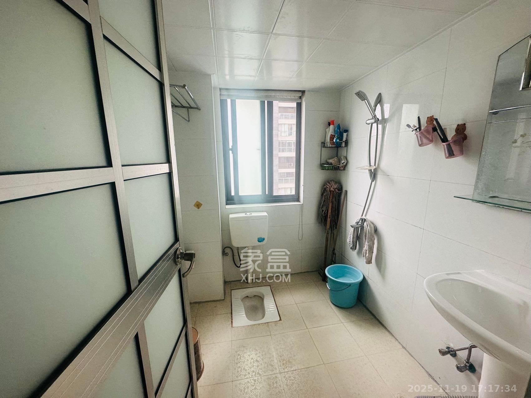 西子花苑 3室2厅2卫 2800.0元/月 西子花苑 3室2厅2卫 2800.0元/月室内图