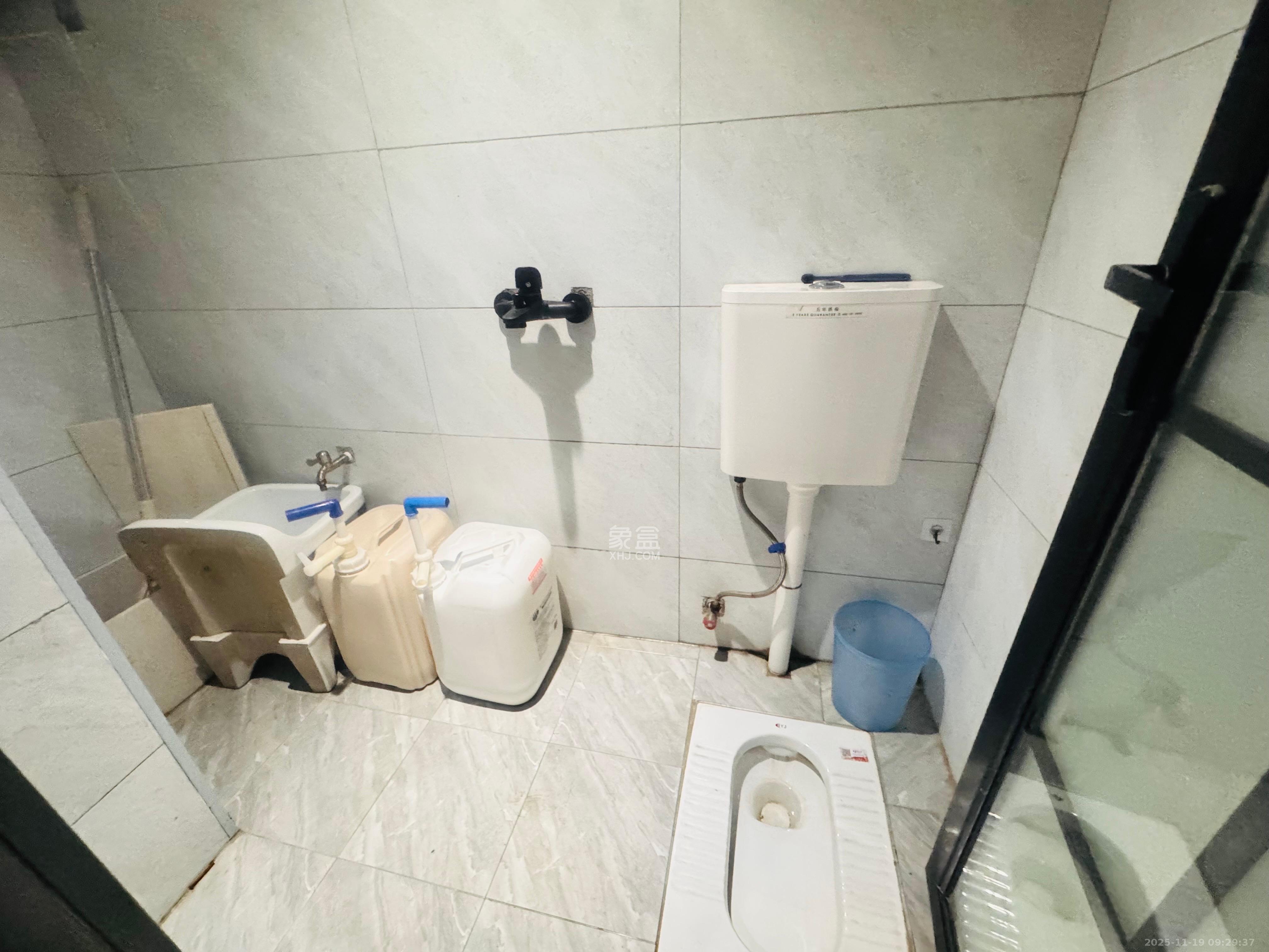 王府井公寓（福源公寓）  6室1厅1卫    6000.0元/月室内图