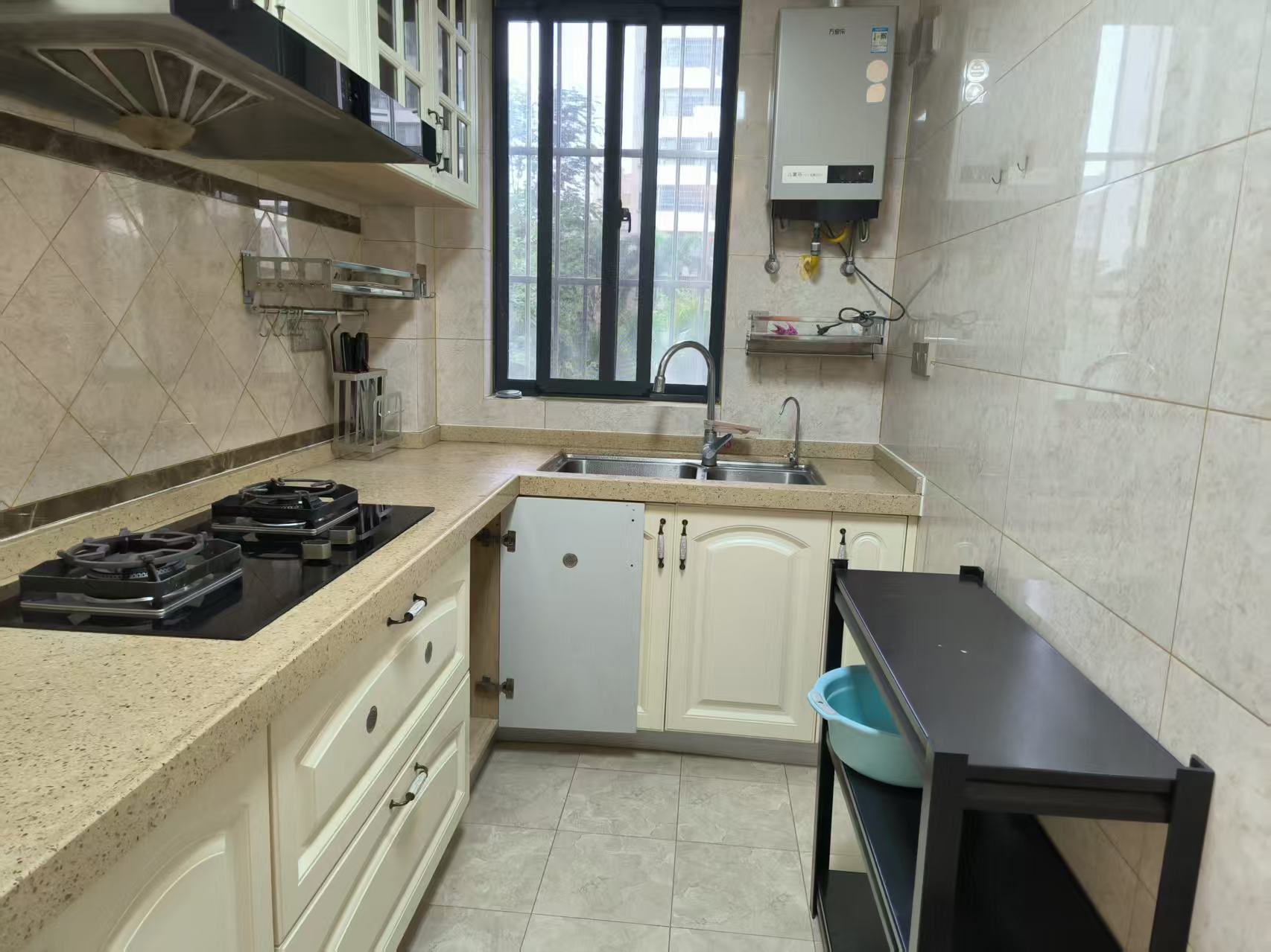 新城吾悦广场  3室2厅2卫    160.0万