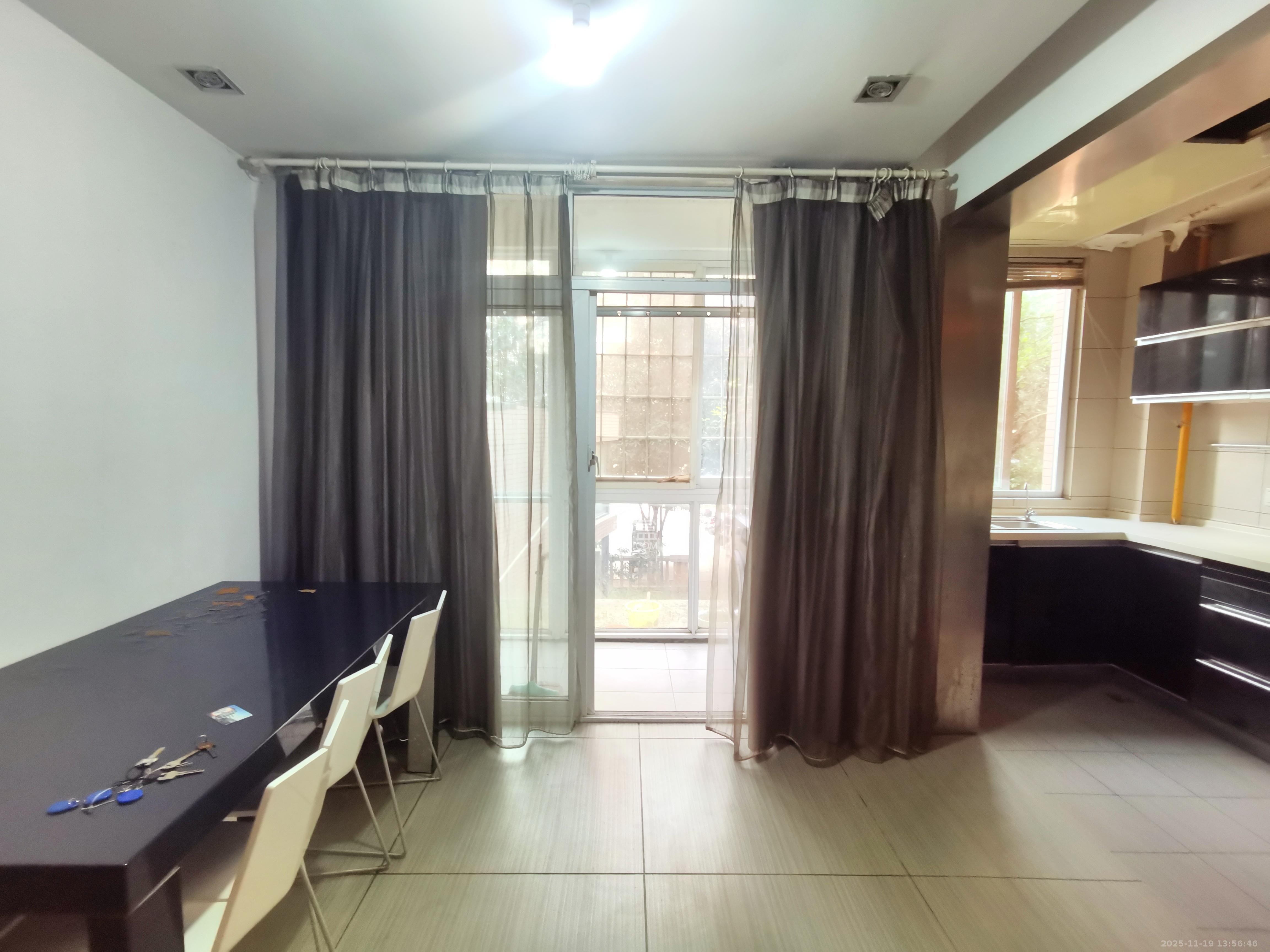 山语城一期  3室2厅1卫    2200.0元/月室内图