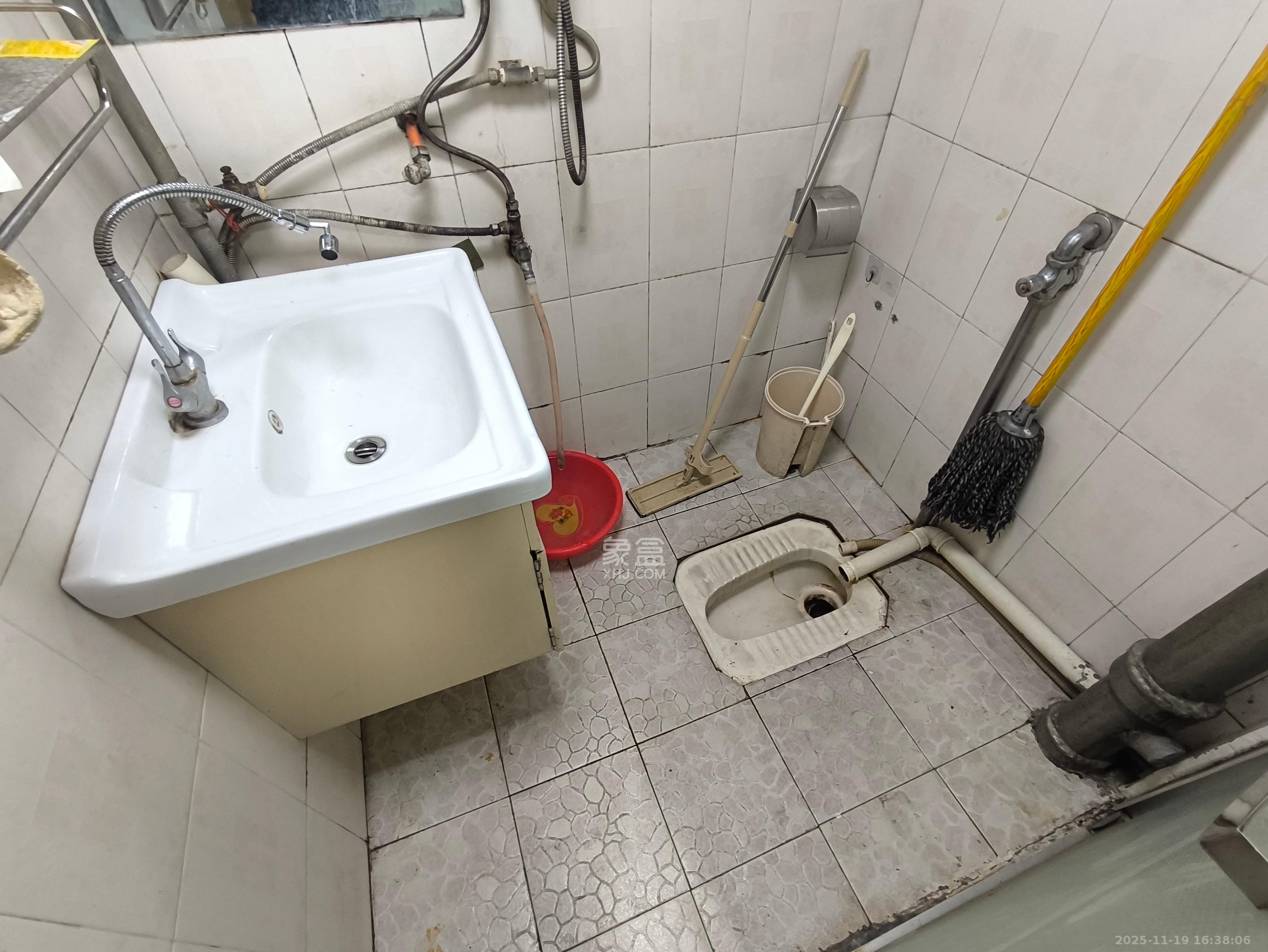 信达大厦  2室1厅1卫    1800.0元/月