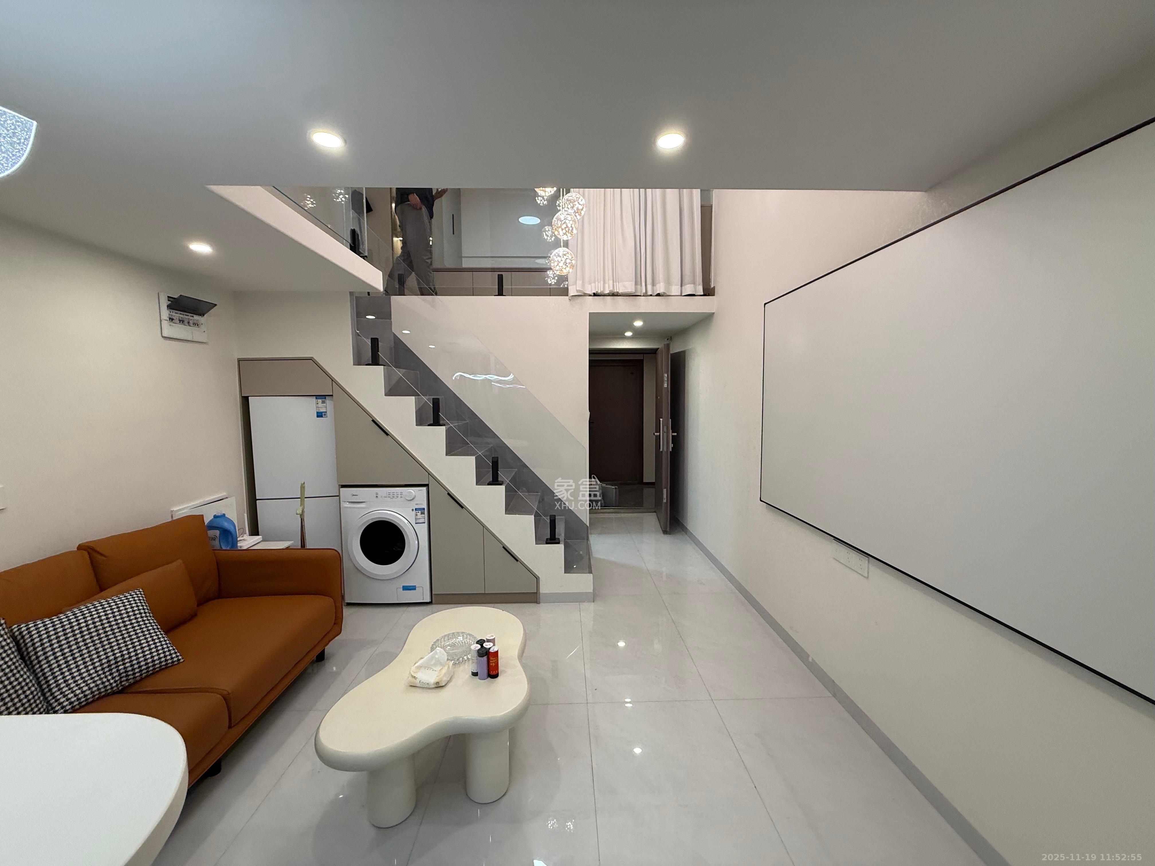 卓越中寰  2室1厅1卫    2800.0元/月