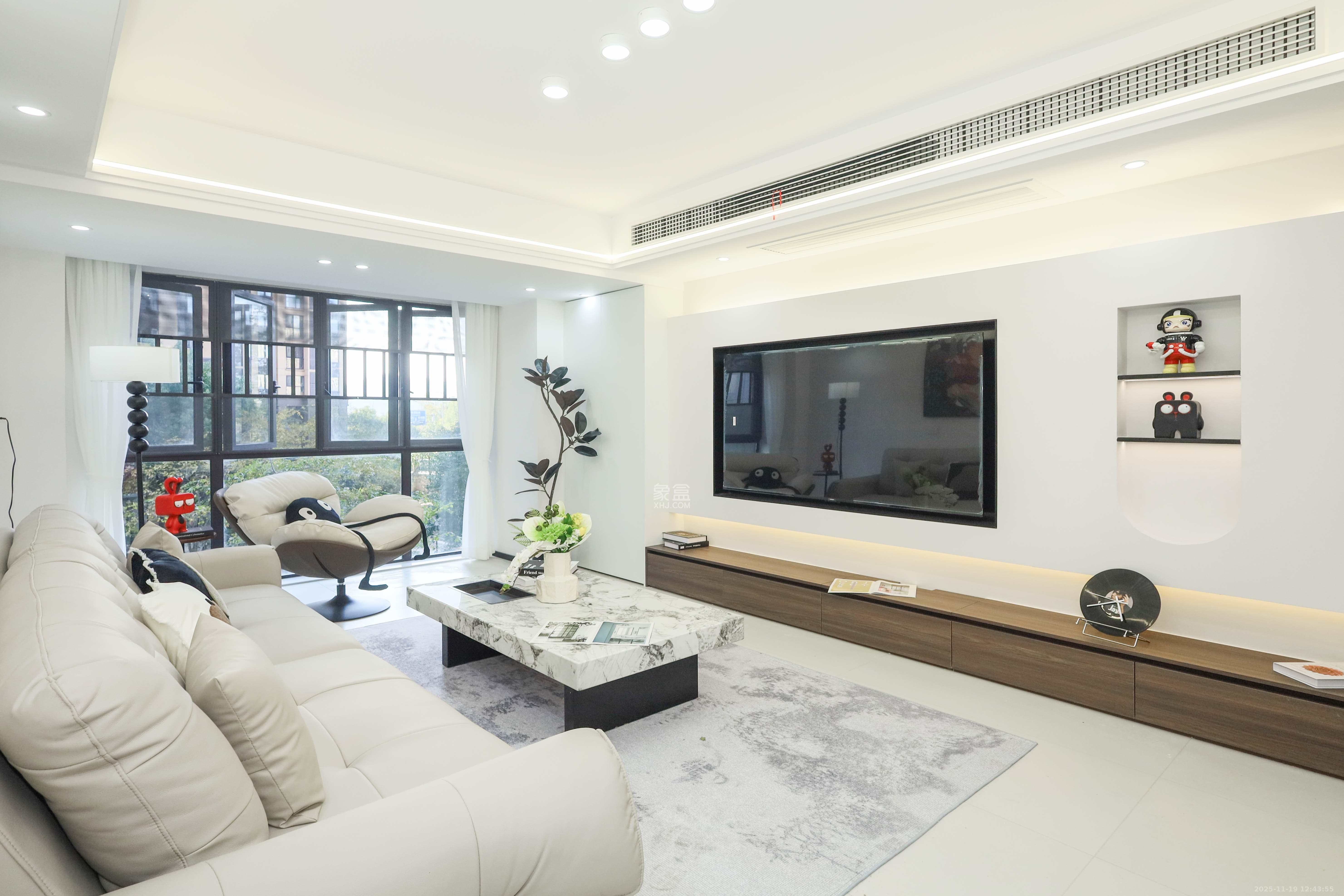 梅溪鑫苑名家  3室2厅2卫    106.8万客厅