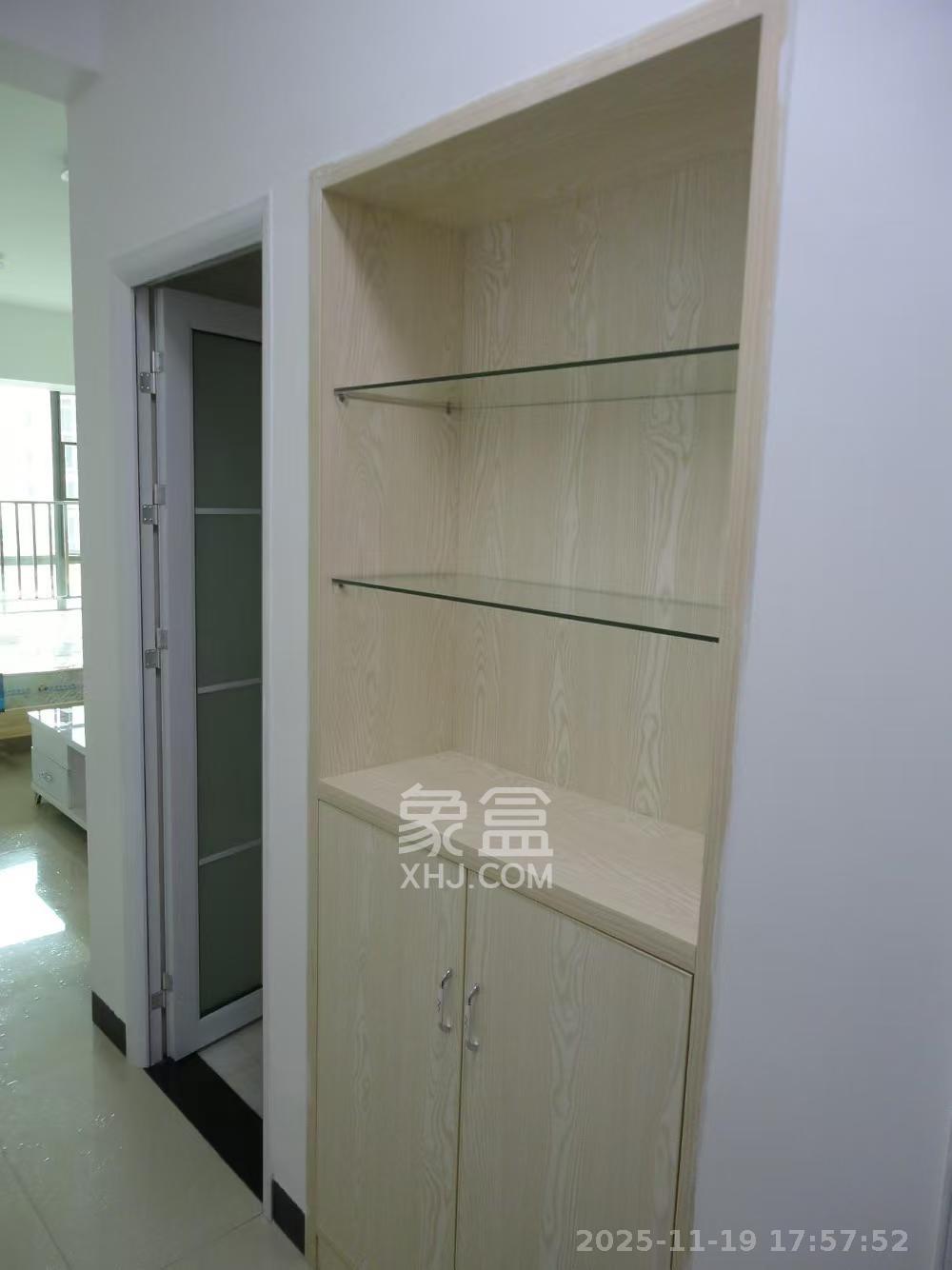 新城新世界一二三期  1室1厅1卫    1700.0元/月