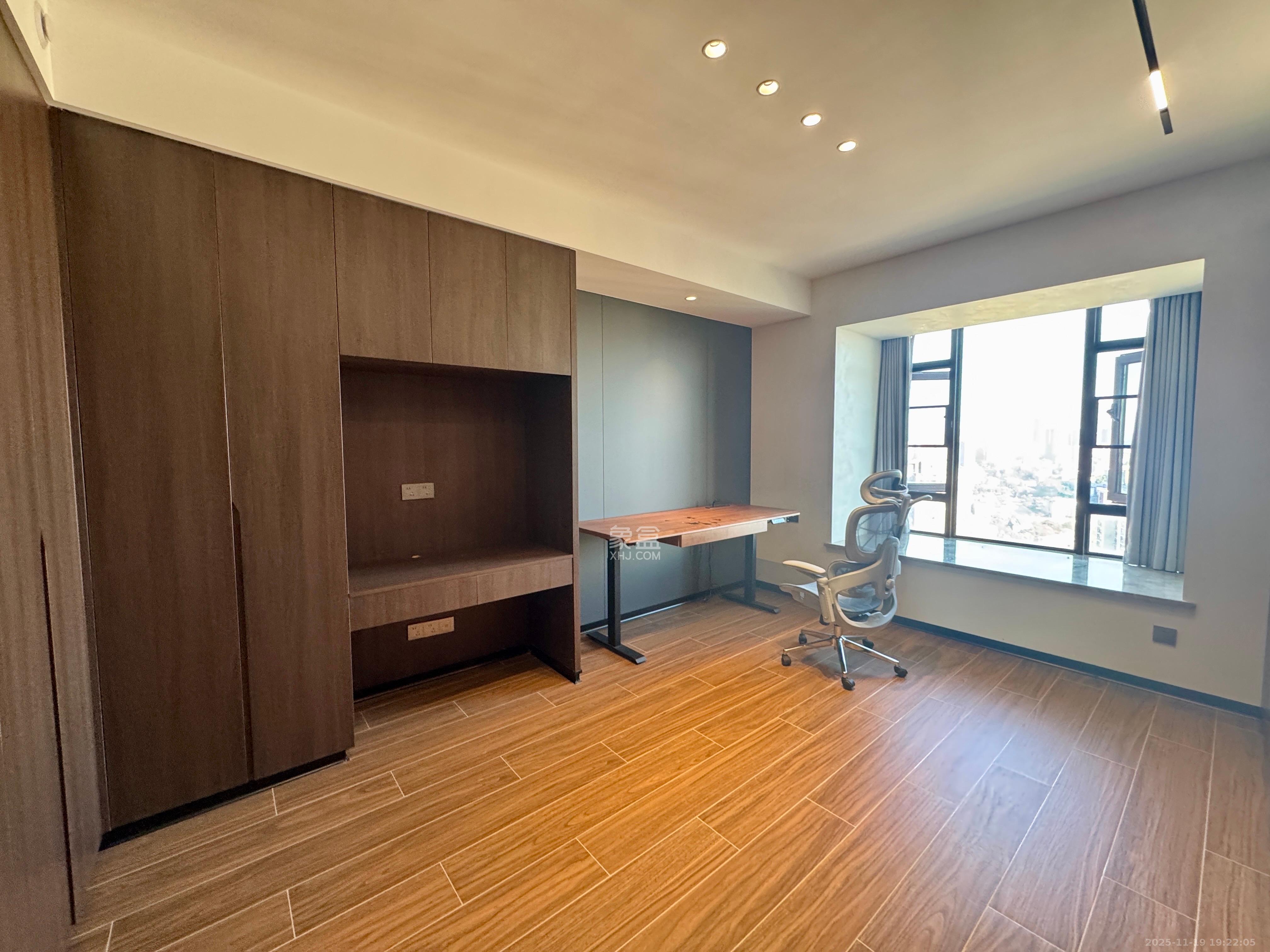 中建江山壹号 4室2厅3卫 32000.0元/月 中建江山壹号 4室2厅3卫 32000.0元/月室内图