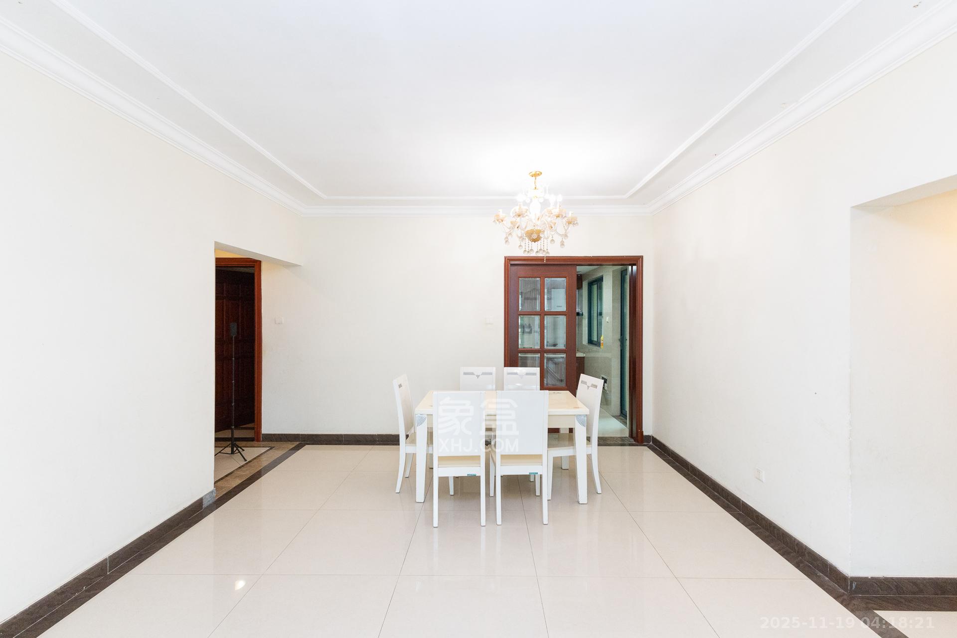 恒大名都 4室2厅2卫 75.0万 恒大名都 4室2厅2卫 75.0万客厅