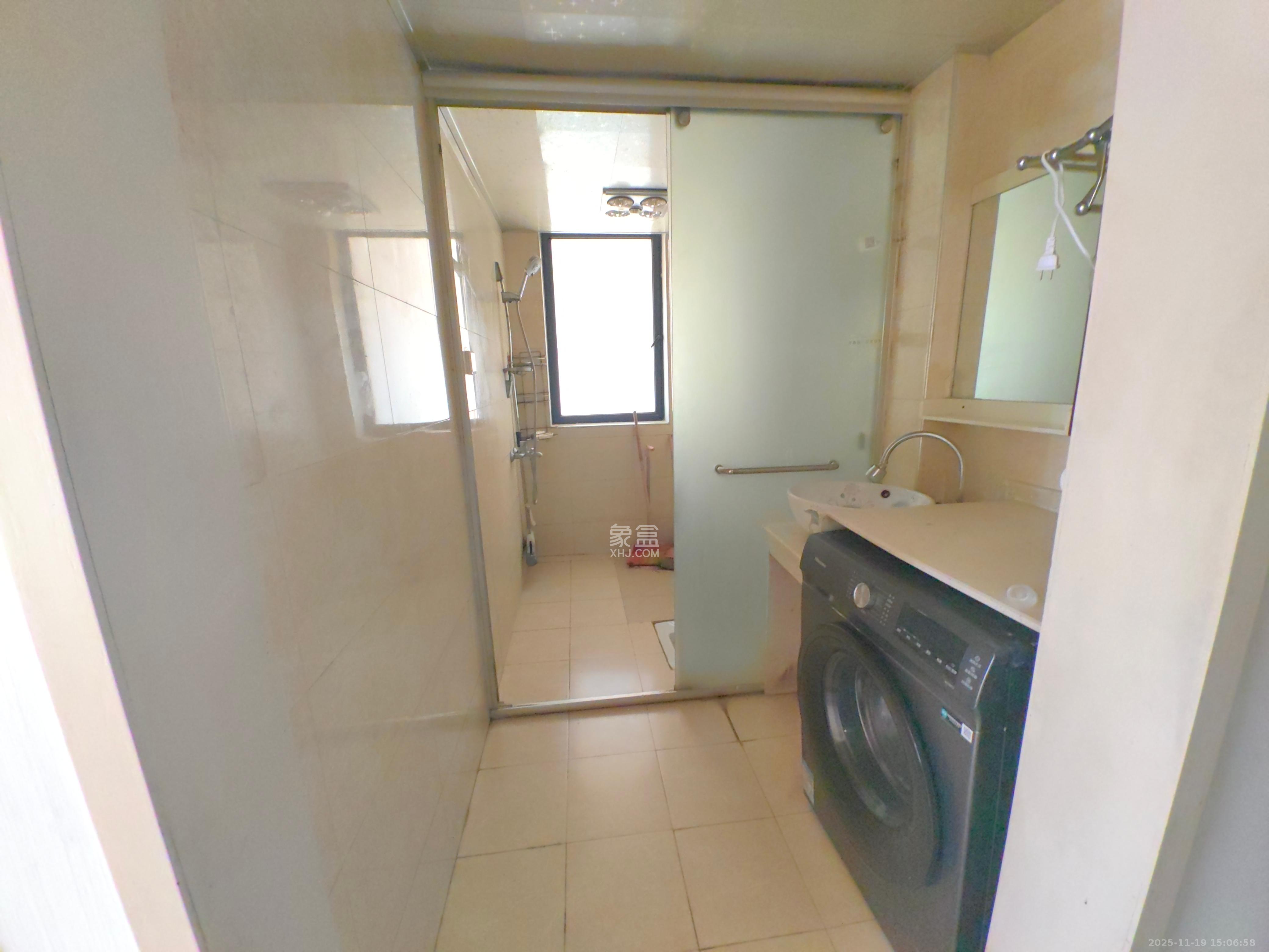 三一街区 3室2厅1卫 1800.0元/月 三一街区 3室2厅1卫 1800.0元/月室内图