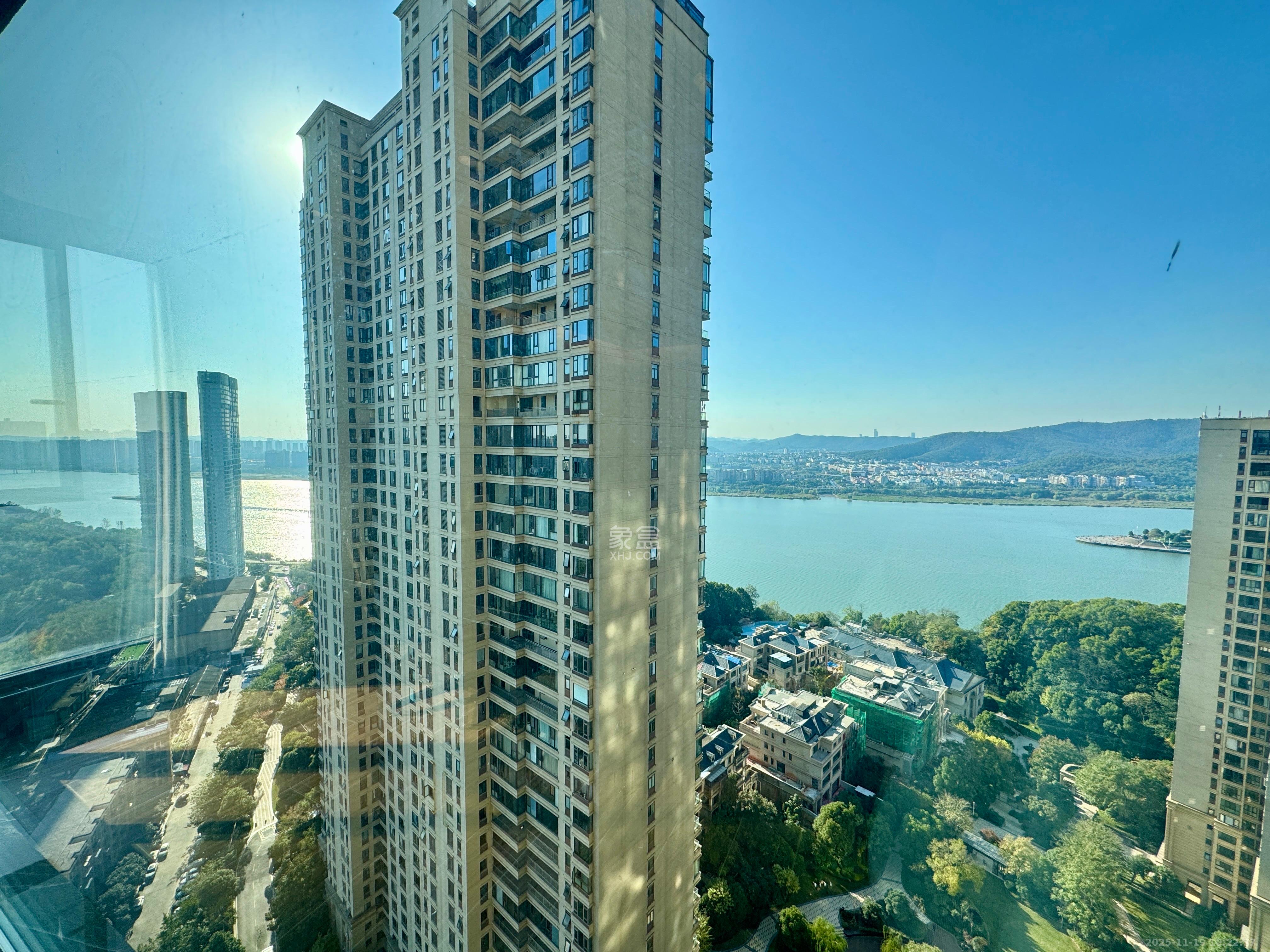 中建江山壹号 4室2厅3卫 32000.0元/月 中建江山壹号 4室2厅3卫 32000.0元/月室内图